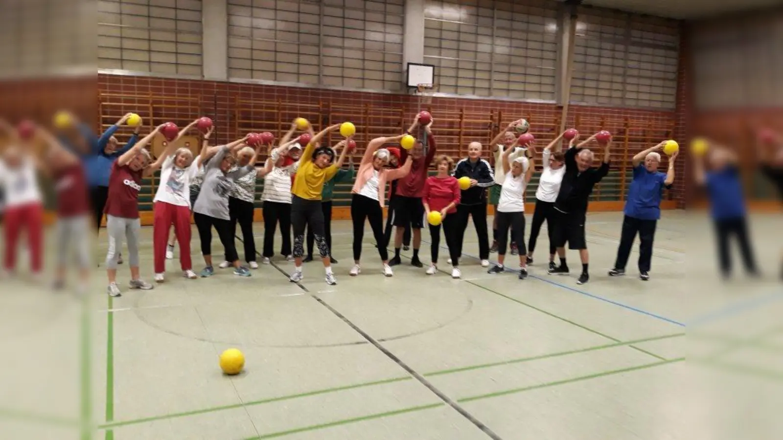 Mit Gymnastik halten sich die Vereinsmitglieder fit. (Foto: Verein)