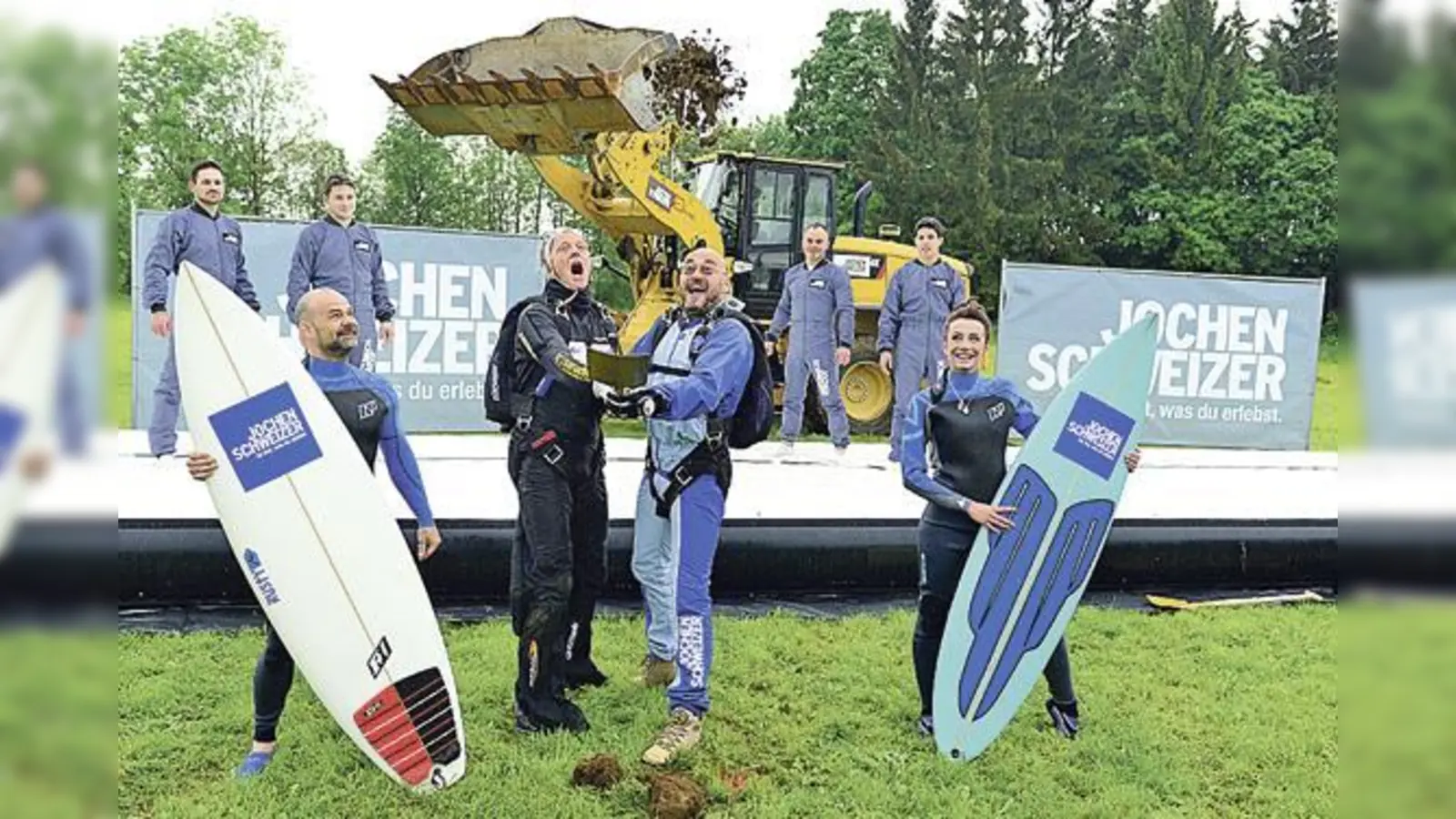 Der erste Spatenstich ist getan: Tom Enders, CEO der Airbus Group und Jochen Schweizer (v. l.) packen tatkräftig mit an.	 (Foto: VA)