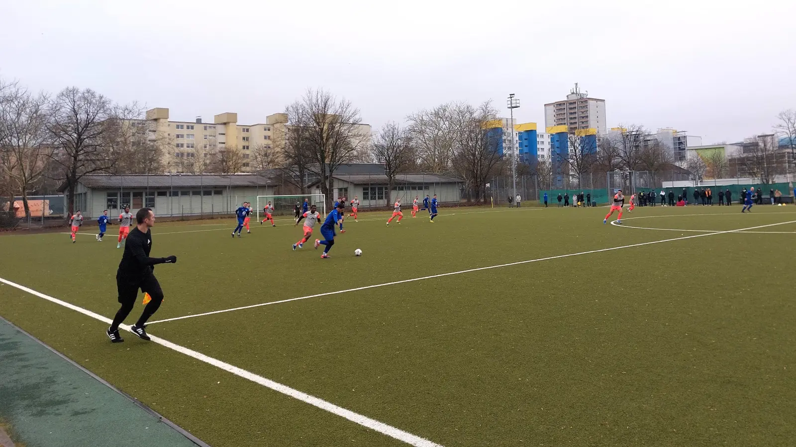 Auf der Bezirksssportanlage Bert-Brecht-Allee kommt es zum Stadtduell zwischen SVN München und FC Wacker München. (Archivbild: bas)
