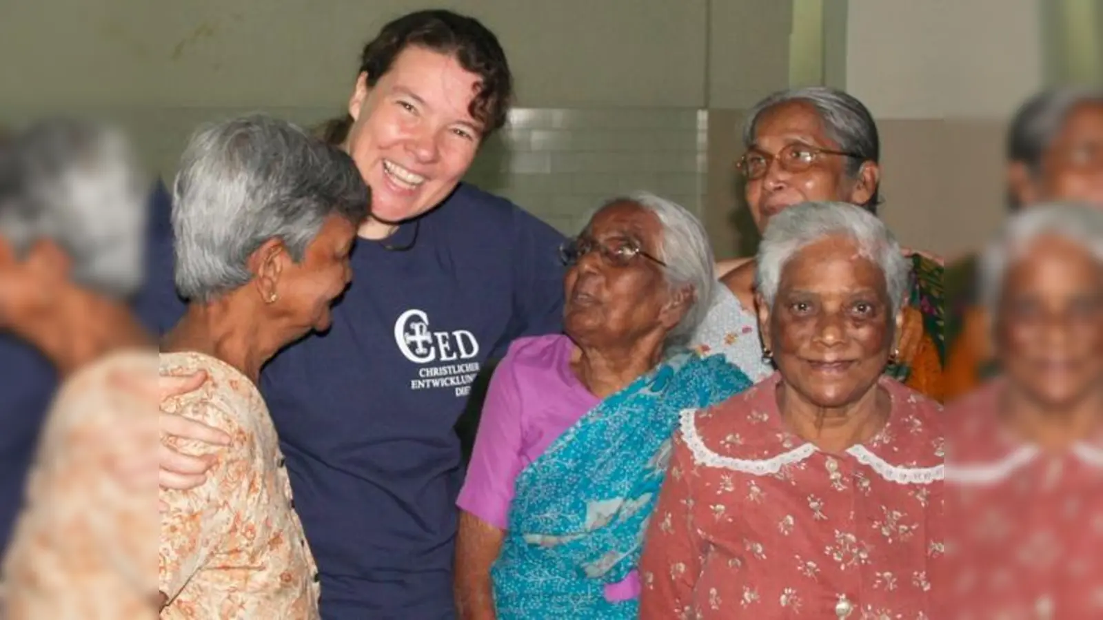 Mit 16 hat Susanne Pechel (2. v. l.) angefangen, Spenden für Arme zu sammeln. Heuer wird der von ihr geleitete CED 20 Jahre alt.	 (Foto: CED)