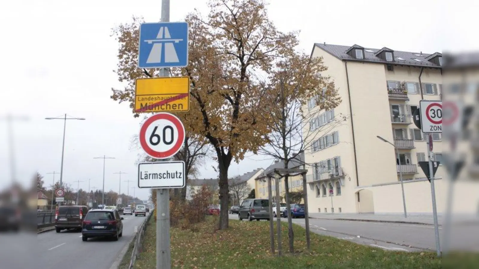 Seit zwei Jahren darf am Ende der A 95 allenfalls 60 km/h efahren werden, um die Anwohner zu schonen. (Foto: job)