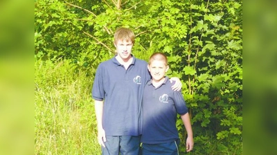 Teilnehmer der Bayerischen Jahrgangsmeisterschaften im Schwimmen: Daniel Sikeler (li.) und Marvin Christmann vom TSV Eintracht Karlsfeld. (Foto: pi)
