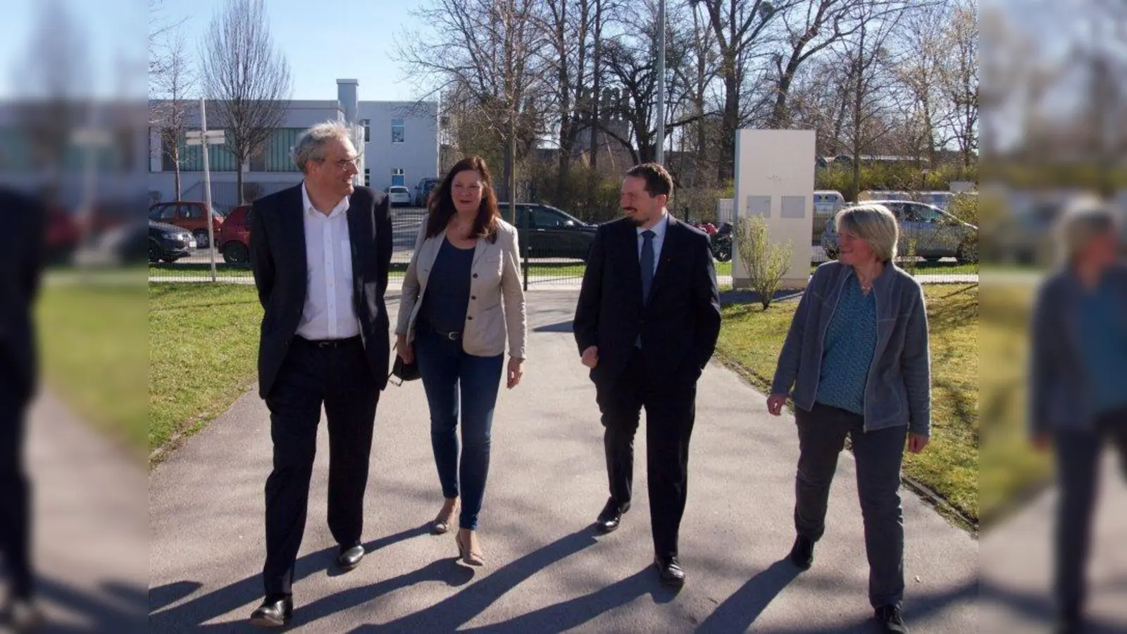 Info aus erster Hand (von links): MdL Florian Ritter, Mona Frommelt (Direktorin der Hans-Weinberger-Akademie), Bundestagskandidat Bernhard Goodwin und Susanne Gerber (Leiterin der Berufsfachschulen für Altenpflege und Altenpflegehilfe der Hans-Weinberger-Akademie der AWO e.V.). (Foto: pi)