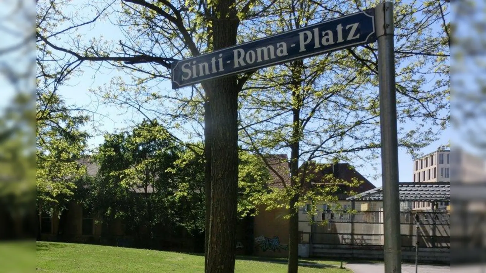 Seit 2007 hat der Bezirksausschuss Schwanthalerhöhe wiederholt ein Denkmal am Sinti-und-Roma-Platz beantragt. Nun plant das Kulturreferat stattdessen ein partizipatives Kunstwerk an einem zentraleren Ort in München. (Foto: ds)