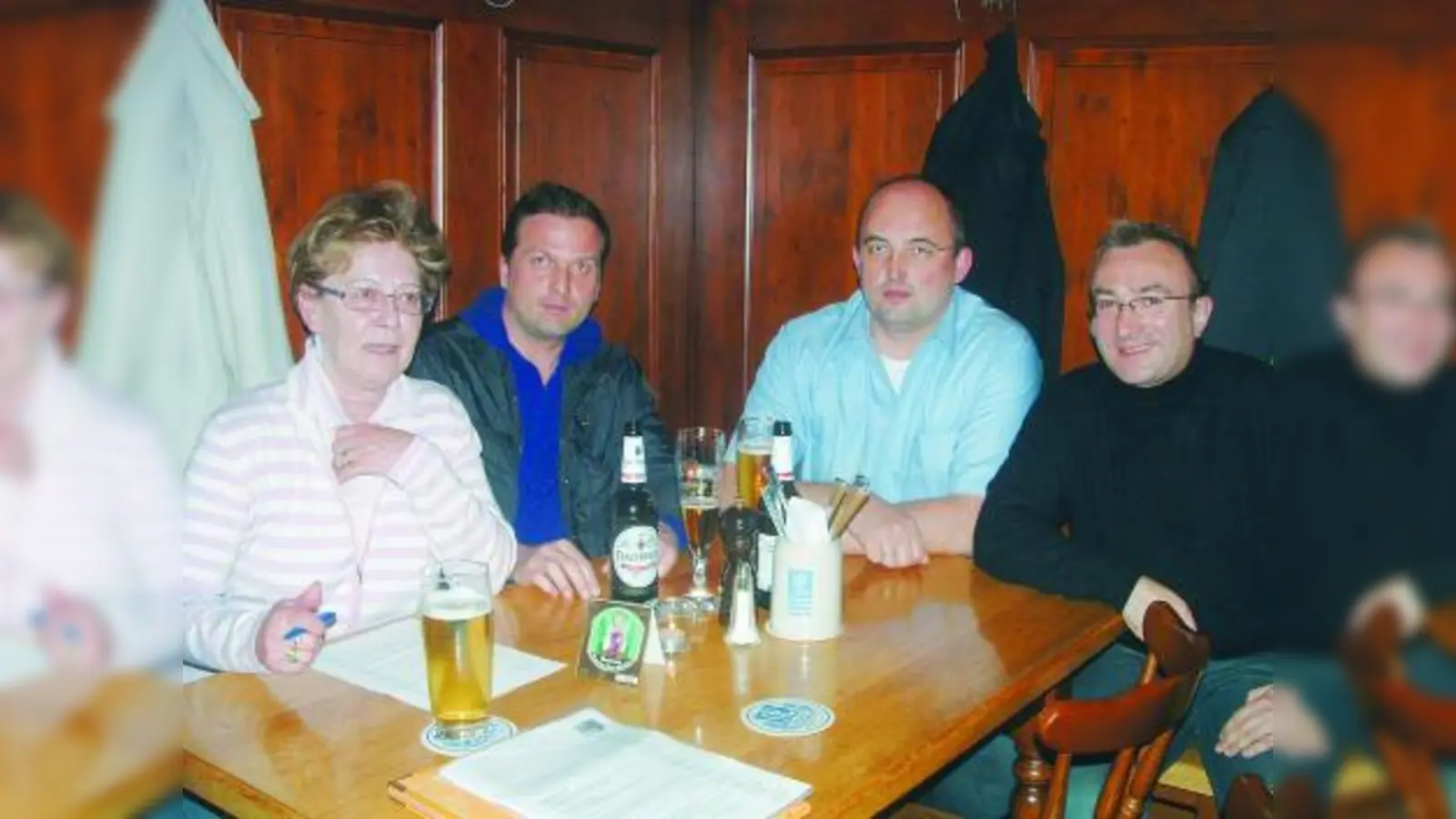 Die SPD Neuhausen lud zur Vorstellung des Standortkonzepts für Olympia 2018 ein: v.l. BA-Vorsitzende Ingeborg Staudenmeyer, Erik Dressler, Matthias Schöner (beide Planungsbüro Albert Speer &amp; Partner) und der Vorsitzende des SPD-Ortsvereins Neuhausen, Christoph Petrik. (Foto: bb)