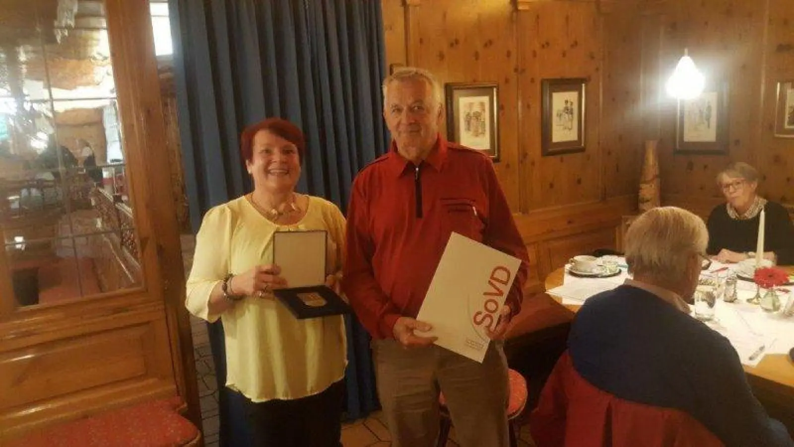 Landesvorsitzende Barbara Hölzel und Walter Mänz (Foto: SoVD)