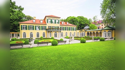 Schlösschen in Schwabing, das Schloss Suresnes in der Werneckstraße, das auch am Denkmal-Tag besichtigt werden kann. 	 (Foto: Katholische Akademie Bayern)