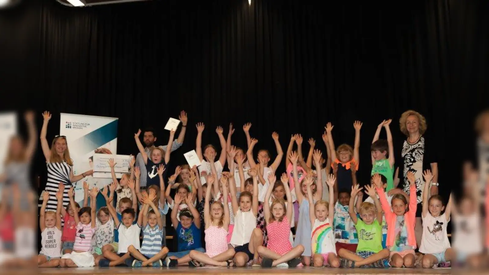 5.120,70 Euro übergaben die Zielstattschüler an die „Stiftung für Innovative Medizin“. „Das ist ein großartiger Beitrag von Kindern für Kinder. Ganz herzlichen Dank!”, sagte Dr. Alexander Beck, Vorstandsvorsitzender der Stiftung. (Foto: Sch)