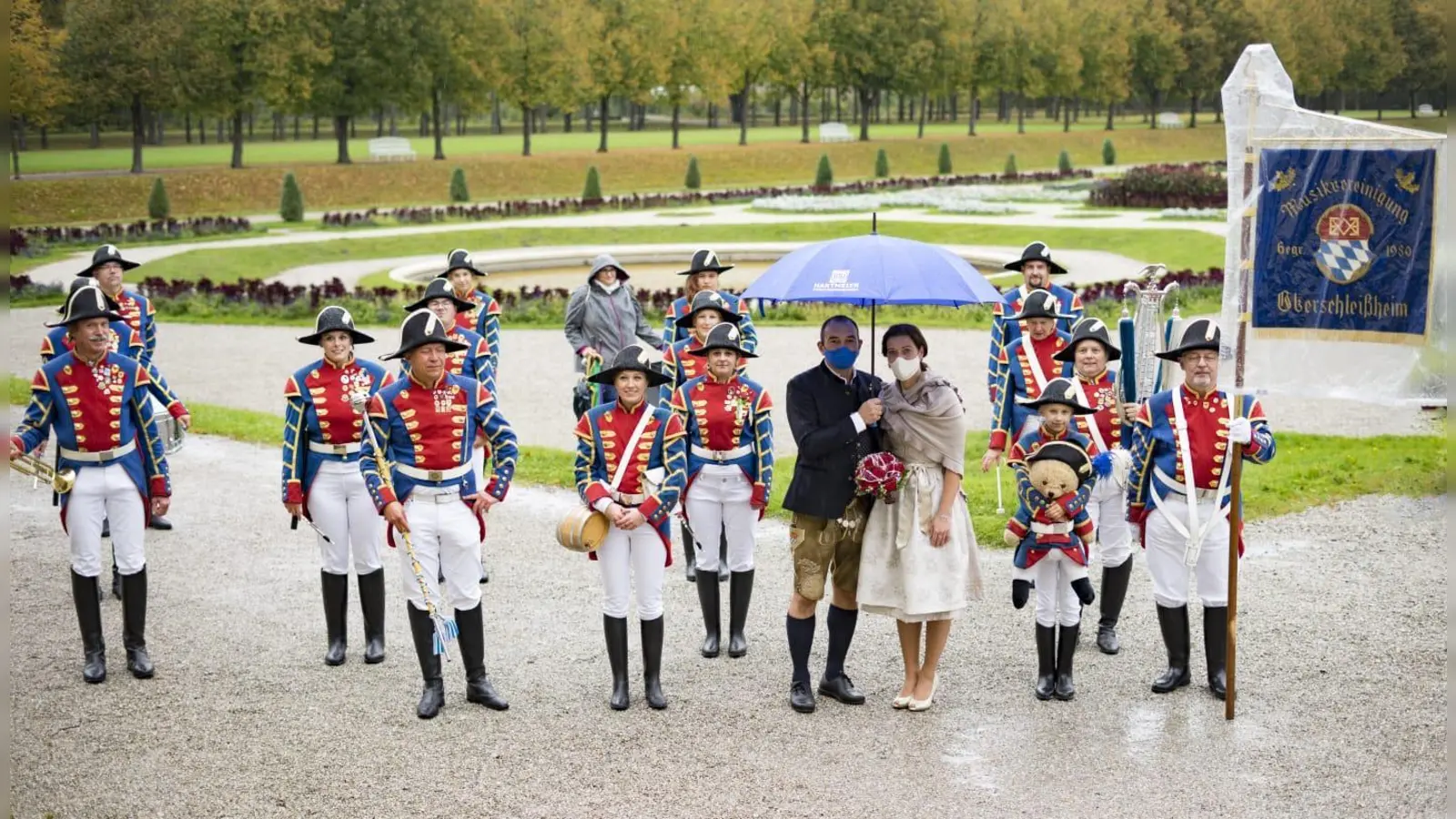 Die Hochzeit von Markus und Elke Böck fand bereits im Oktober im Schloss Schleißheim im kleinen Kreis statt. (Foto: privat)