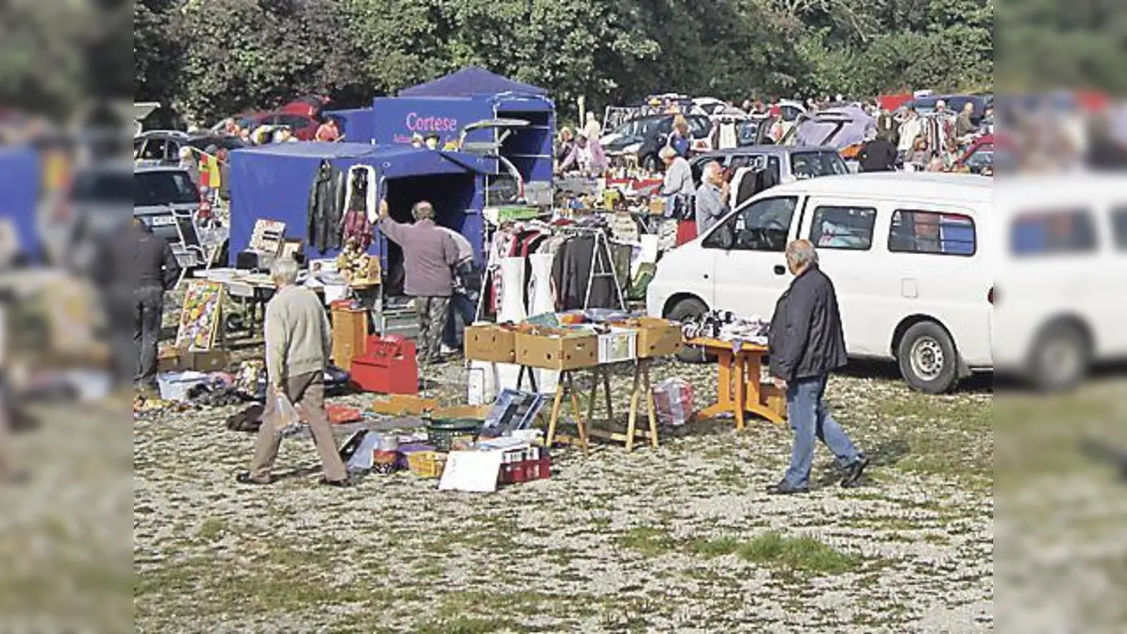 Anliefern mit dem Auto, verkaufen auf dem mitgebrachten Tisch, Umsatz wieder mitnehmen  so funktioniert der Flohmartk am Galgenbachweg.	 (Foto: VA)