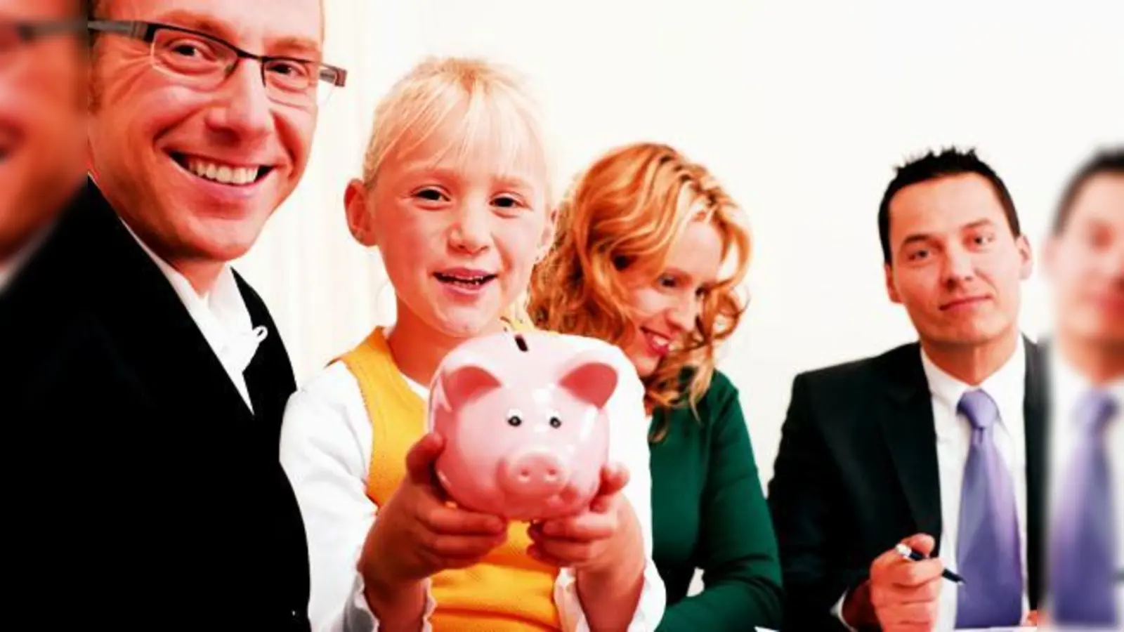 Wer sich für die ADAC AutoFamilienVersicherung entscheidet, kann jede Menge Geld sparen. 	 (Foto: fotolia/ Kzenon)