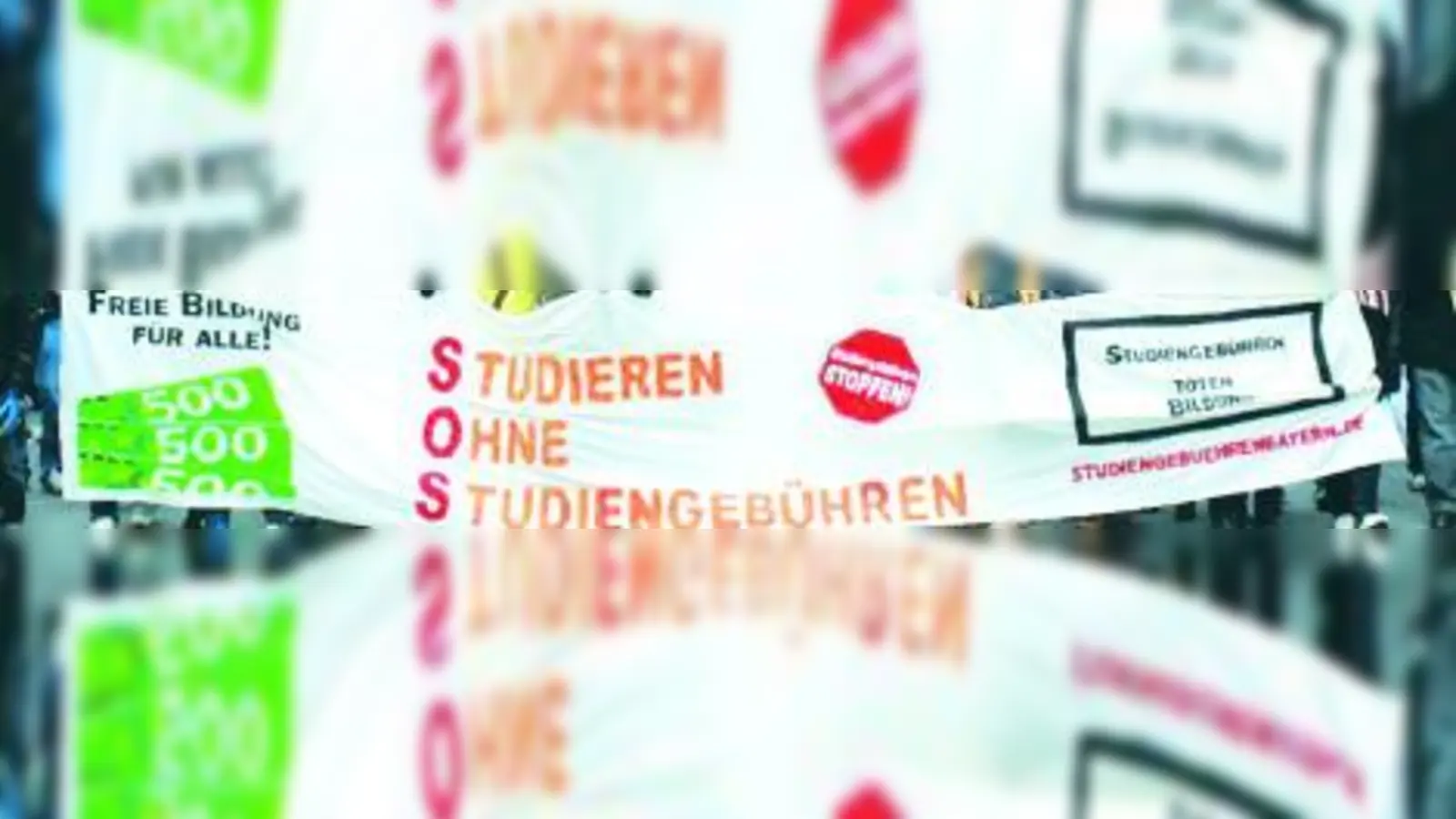 Das Bündnis „SoS - Studieren ohne Studiengebühren” kämpft mit Demos und Petition für die Abschaffung. (Foto: studiengebuehrenbayern.de)