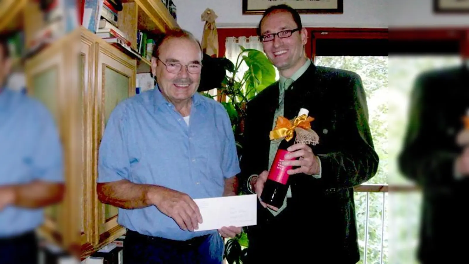 Bernd Seidenath (rechts) gratulierte dem engagierten Ernst Wallner zum Geburtstag.	 (Foto: VA)