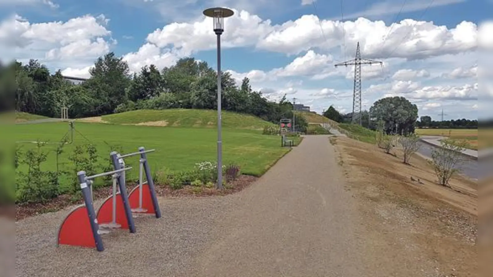 Eine Ruheoase für die Mitarbeiter des Gewerbegebiets und ein Platz für Fun &amp; Action für alle: Der neue Park entlang des Etzweges wird am Freitag offiziell eingeweiht. 	 (Foto: ahi)