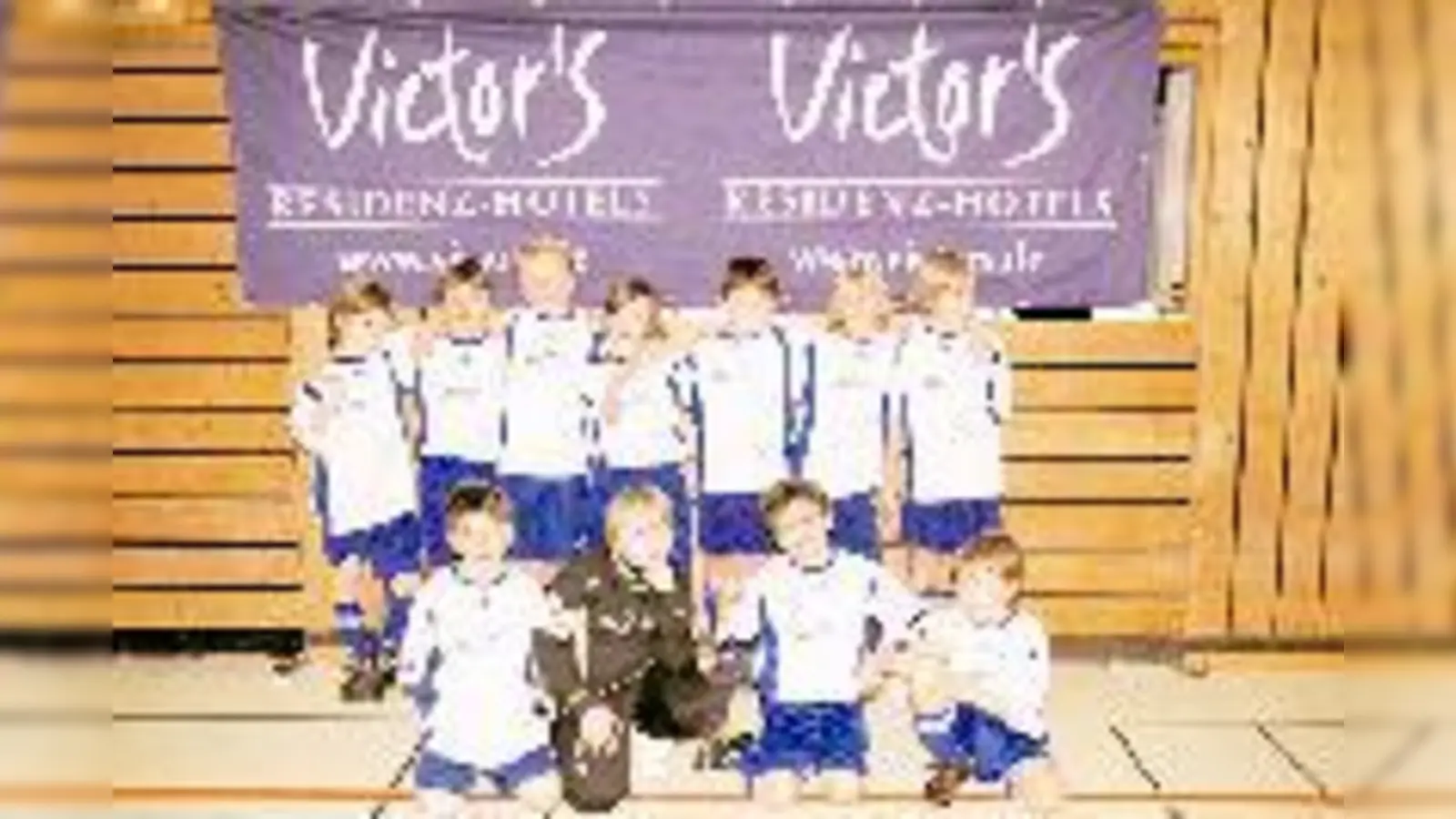 Das SVL-Team (hinten): Raffael Potsch, Kilian Jörg, Alex Montgomerie-Müller, Jannik Obenhoff, Simon Allmeier, Philip Lächler und Julian Barl, (vorne): Berat Pilatin, Daniel König, Mete Kavraz und Marc Lugner (jeweils v. l.).  (F.: Priv.)