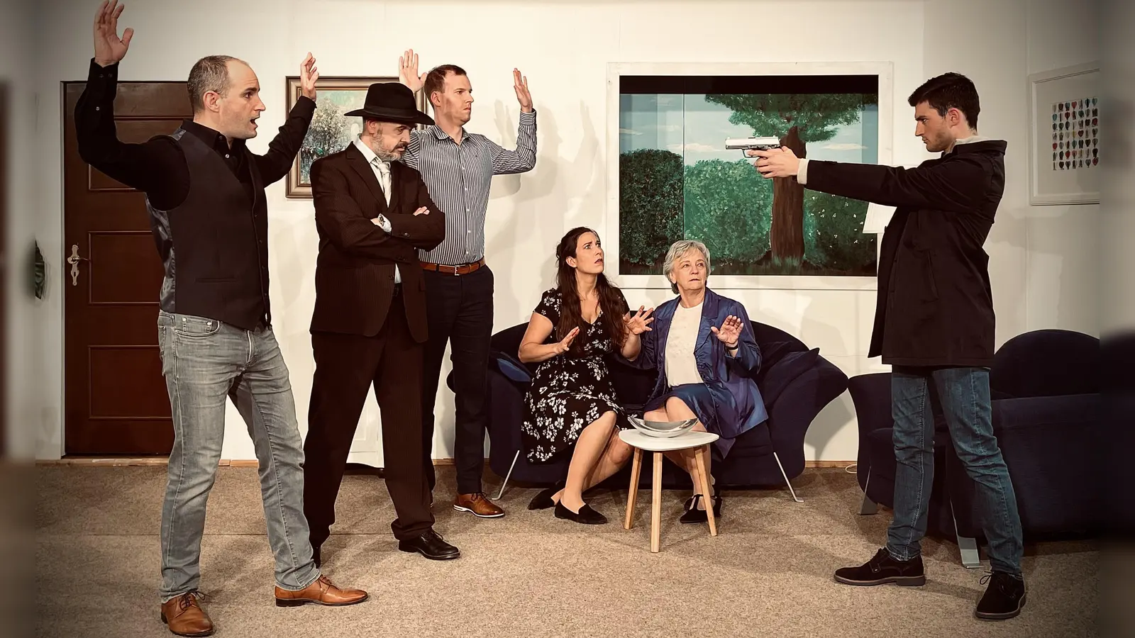 „Bei Dienstschluss Mord” heißt die Kriminalkomödie, die die Theatergruppe von Verklärung Christi spielt. (Foto: VA)