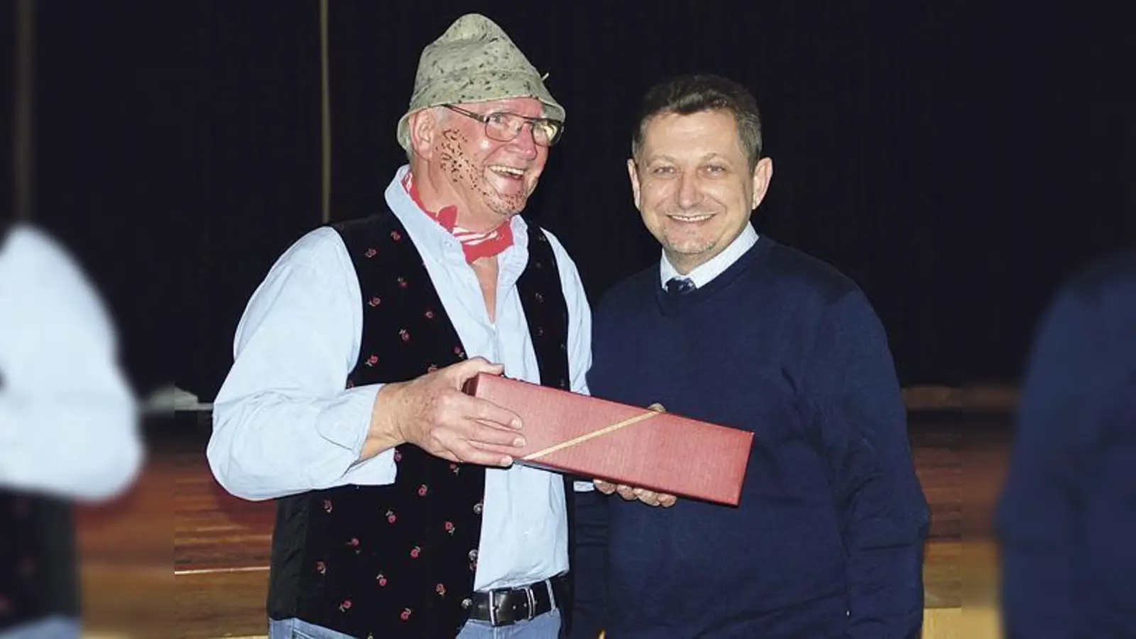 Erster Vorsitzender Gerd Schauerbeck und Erster Bürgermeister Klaus Korneder (rechts).	 (Foto: privat)
