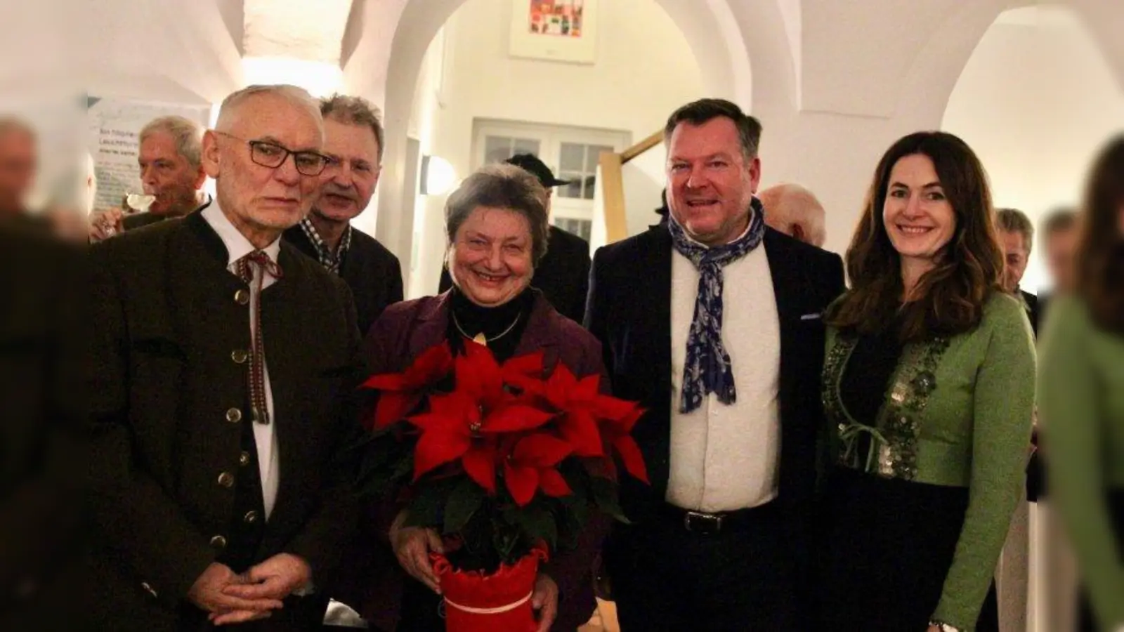 Kulturelles Fundament für die Kultur im Müchner Westen: 50 Jahre lang organisierte Willi Fries (links) gemeinsam mit Ehefrau Katharina Fries (2. von links) die Blutenburger Konzerte. Andreas Ellmaier, Landtagsabgeordneter Josef Schmid und seine Frau Natalie (von links) gratulierten. (Foto: us)