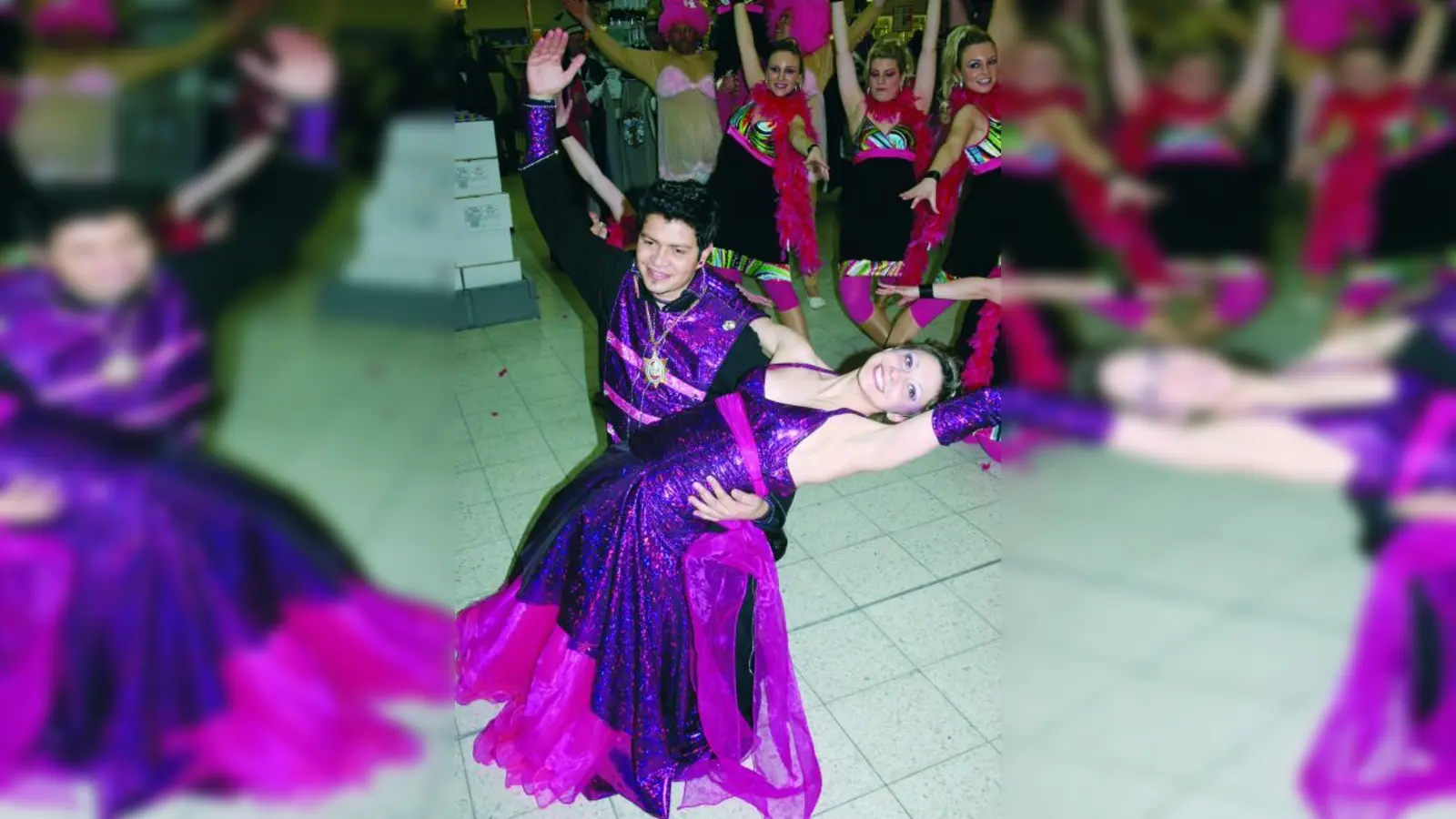 Prinz Mauricio I. und Prinzessin Rebecca I. bei ihrem Abschlusstanz im HIT-Markt in Laim. (Foto: ck)