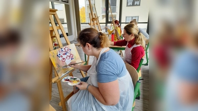 Eines der geförderten Projekte: die generationenübergreifenden Kunststunden bei Domivka. (Foto: Domivka e.V.)