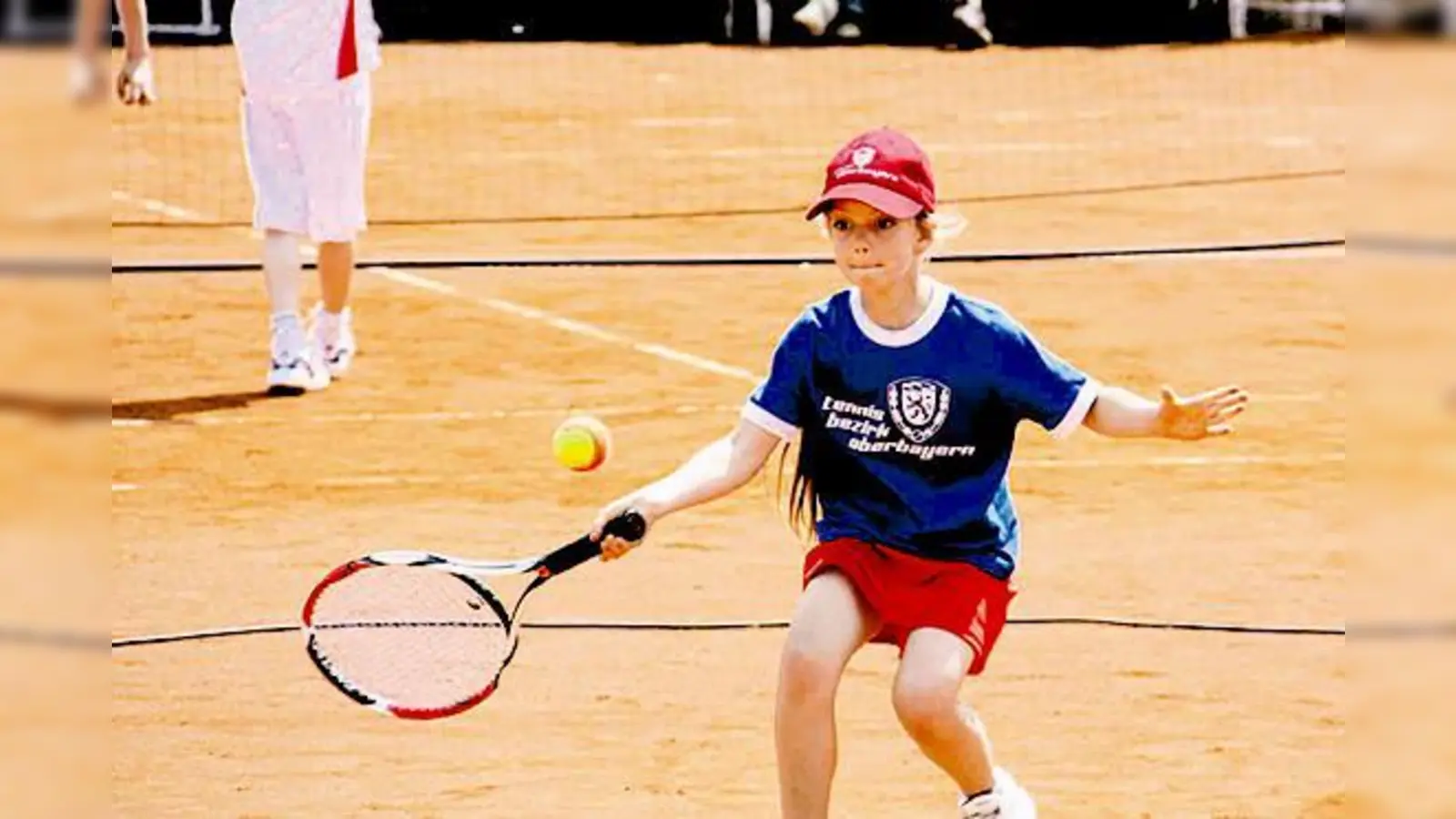 Die besten oberbayerischen Tennistalente haben den Ball Ende Mai in Eching bei den Oberbayerischen Jugend- und Nachwuchsmeisterschaften auf dem Großfeld fest im Visier.	 (Foto: VA)