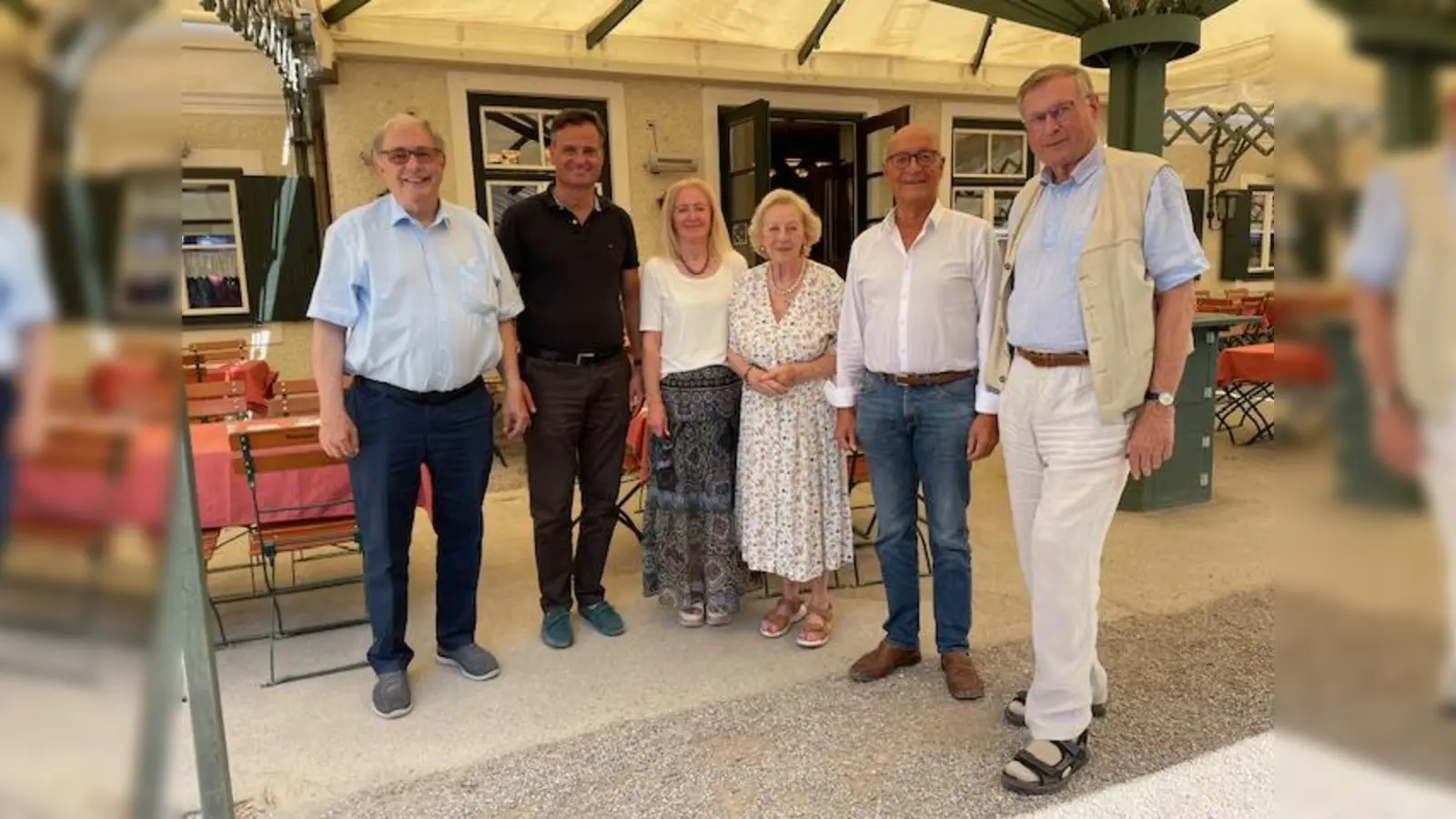 Zwanglose Zusammenkunft: v.l. Werner Link, Vorsitzender Senioren Union KV8, Dr. Alexander Dietrich, MdL, Evi Diepold, Stellv. Senioren Union KV8, Margot Günther, Ehrenvorsitzende Senioren Union KV8, Bernhard Loos, MdB, und Johannes Singhammer, Stellv. Mitglied G10 Kommission. (Foto: Senioren Union)