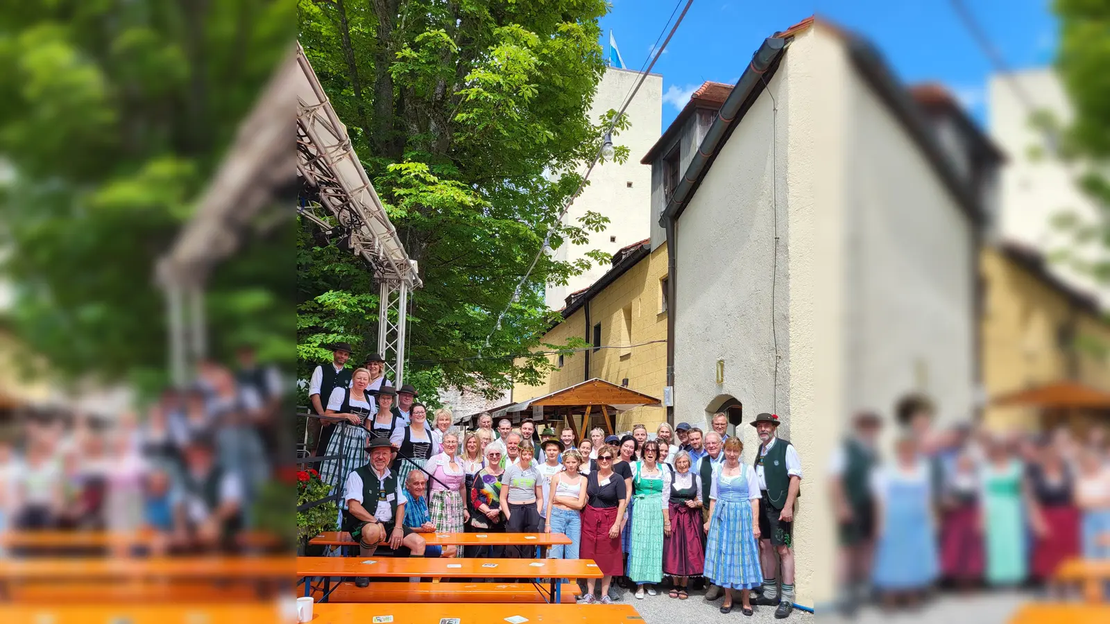 Viele Vereinsmitglieder packen mit an, damit das 43. Burgfest auch wieder ein voller Erfolg wird. (Foto: Freunde Grünwalds)