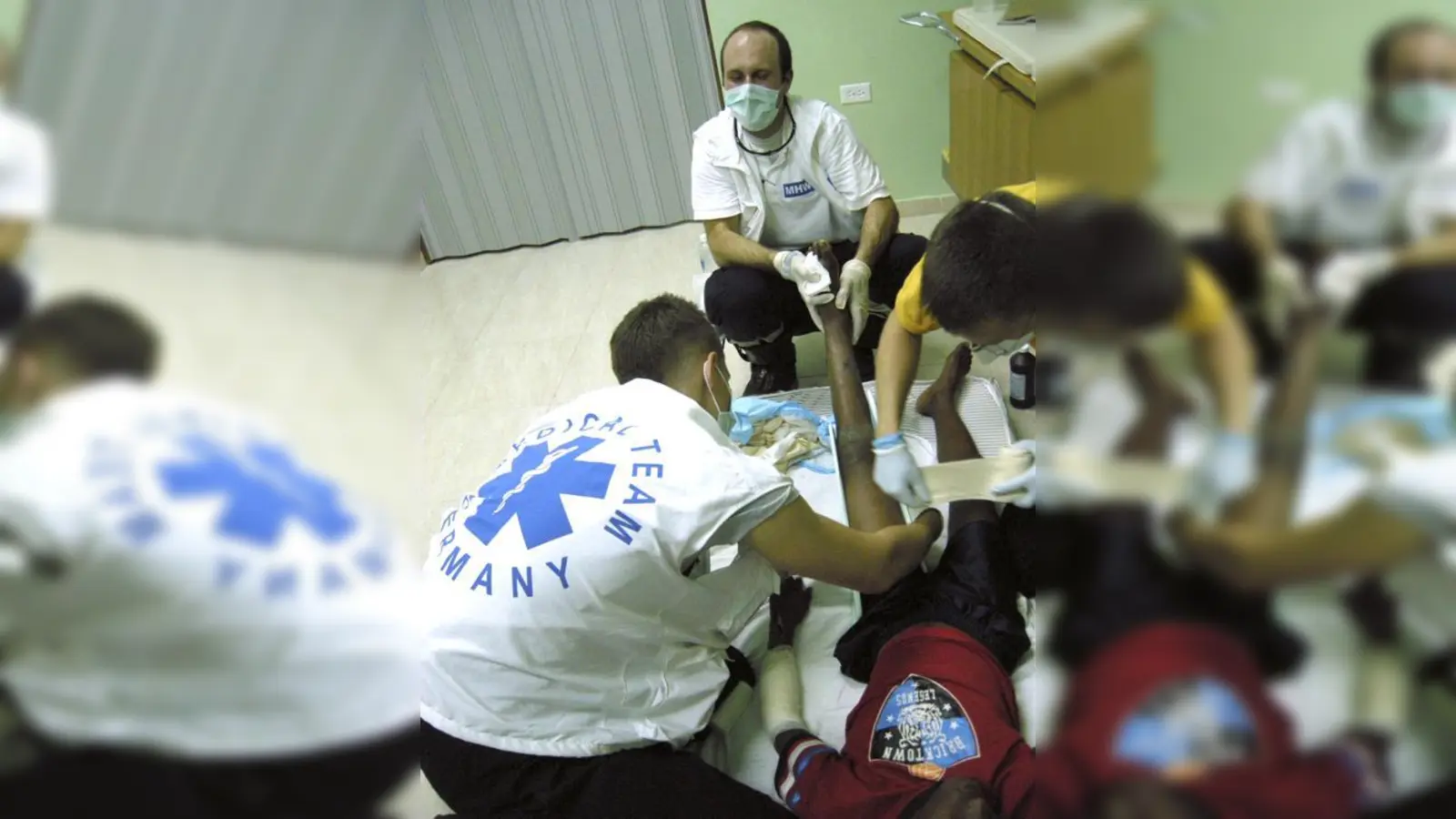 Helfer vom MHW Deutschland haben vor Ort geholfen, Verschüttete zu finden und Verletzte zu versorgen.   (Foto: MHW)