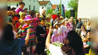Mit der Aufführung des Musicals vom „Notenbaum“ feierte die Kindertagesstätte „Zauberflöte“ ihren zweiten Geburtstag. (Foto: pi)