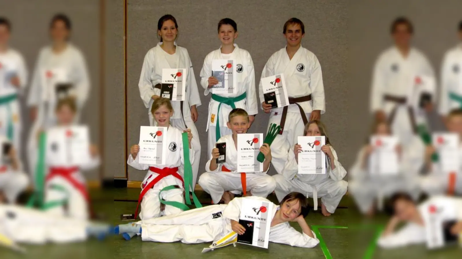 Erfolgreiche Karateka: Anna Leitz, Paul Eisenhut, ­Stephan Kuntscher; Mitte: Anni Eisenhut, Frédéric Altherr, Franziska Wagner (hinten v. l.) und Malachias Kopp (vorne).	 (Foto: Killer)
