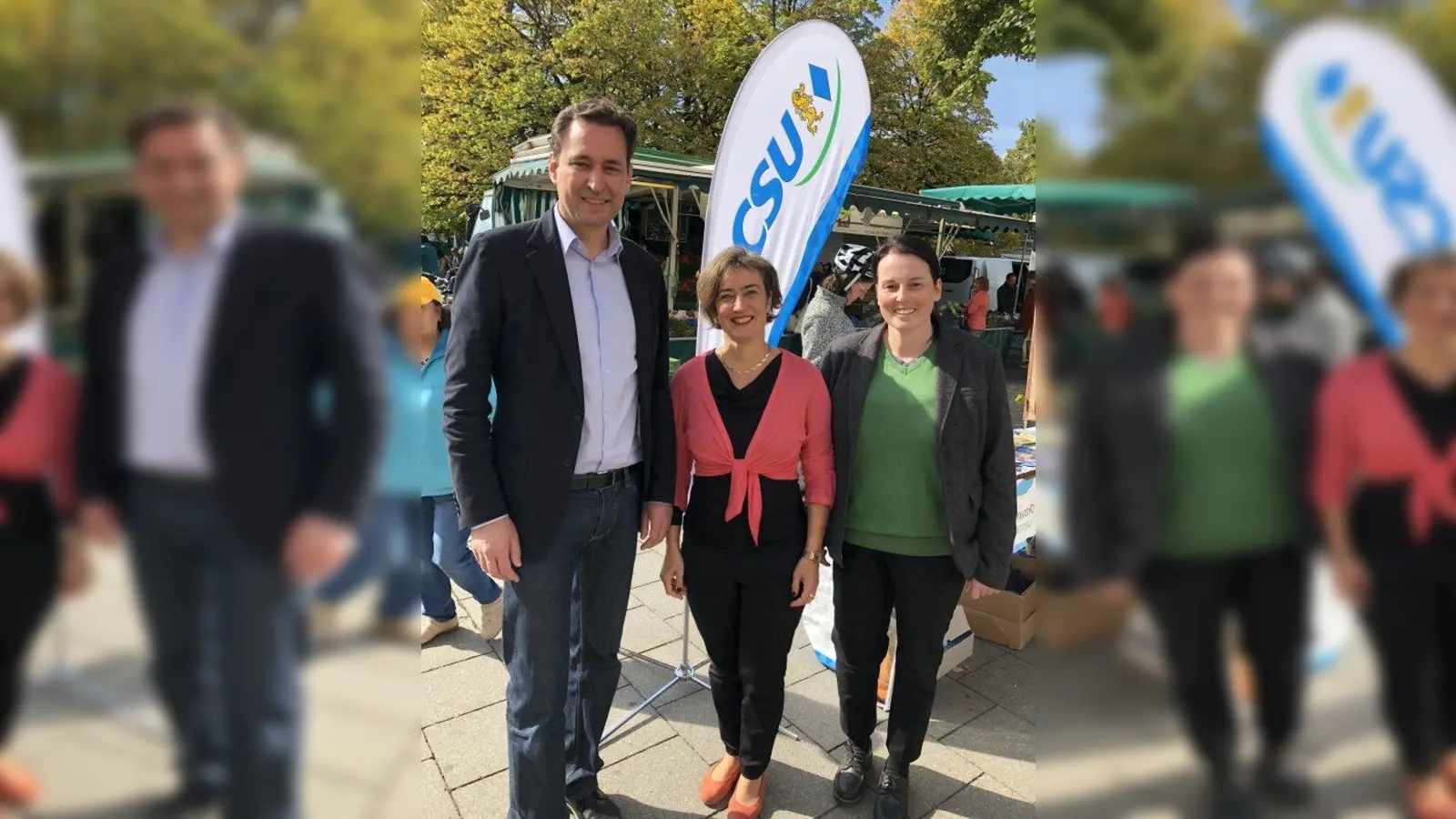 Staatsminister Georg Eisenreich mit den beiden Bezirksrätinnen Beate Meyer und Birgit Hainz (rechts). (Foto: FU)