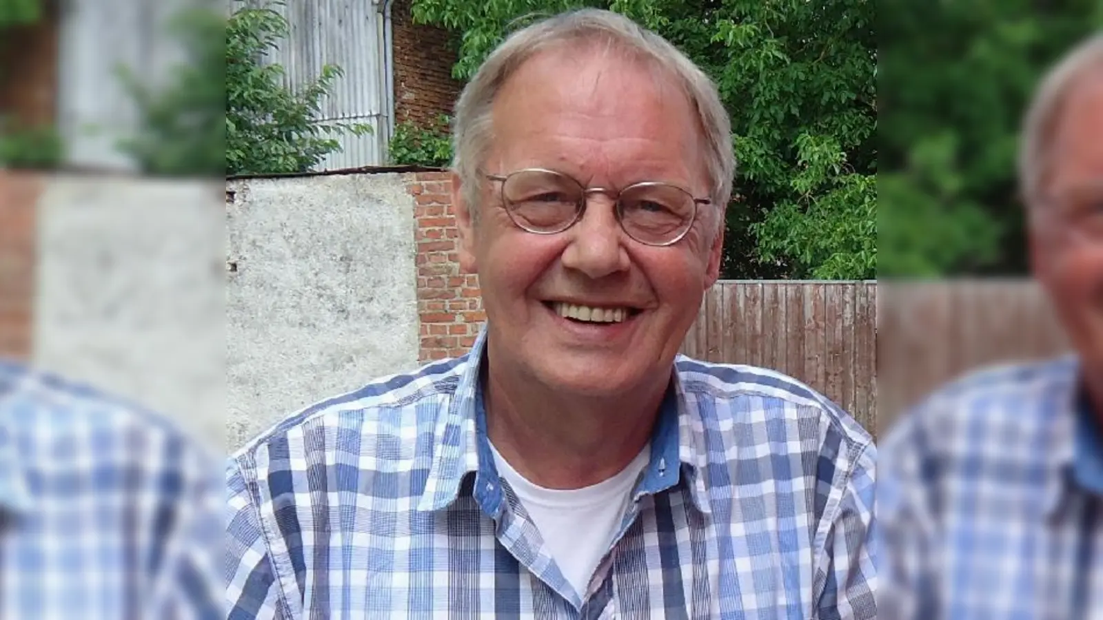 Manfred Trautmann, da Mane, liest, raunzt, flüstert und bellt seine humorigen Texte.   (Foto: VA)