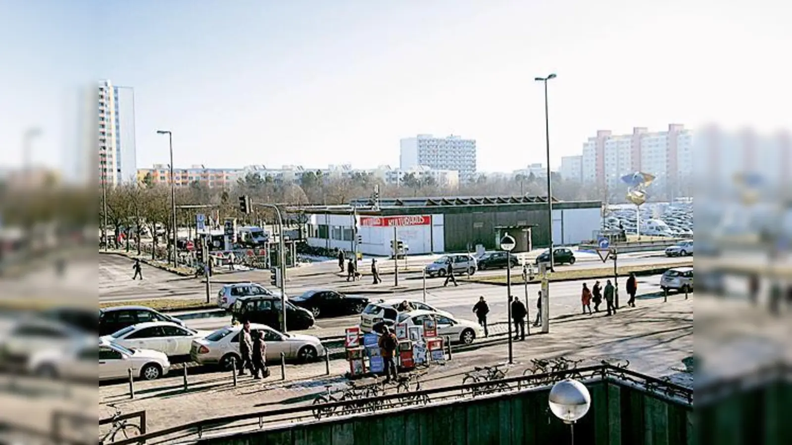 Vorschlag der Grünen: Statt Verkehr eine Fußgängerzone zwischen dem Einkaufs-Center Neuperlach und dem Hanns-Seidel-Platz.  (Foto: A. Boschert)