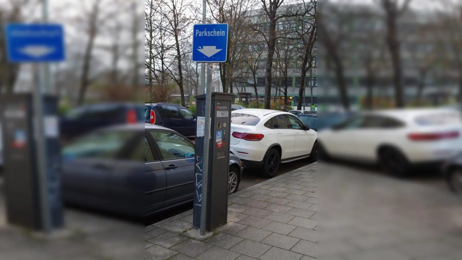 Parken rund um den Bavariapark kostet künftig. Ab April braucht man entweder einen Anwohnerparkausweis oder muss einen Parkschein aus den Automaten lösen. (Foto: kö)