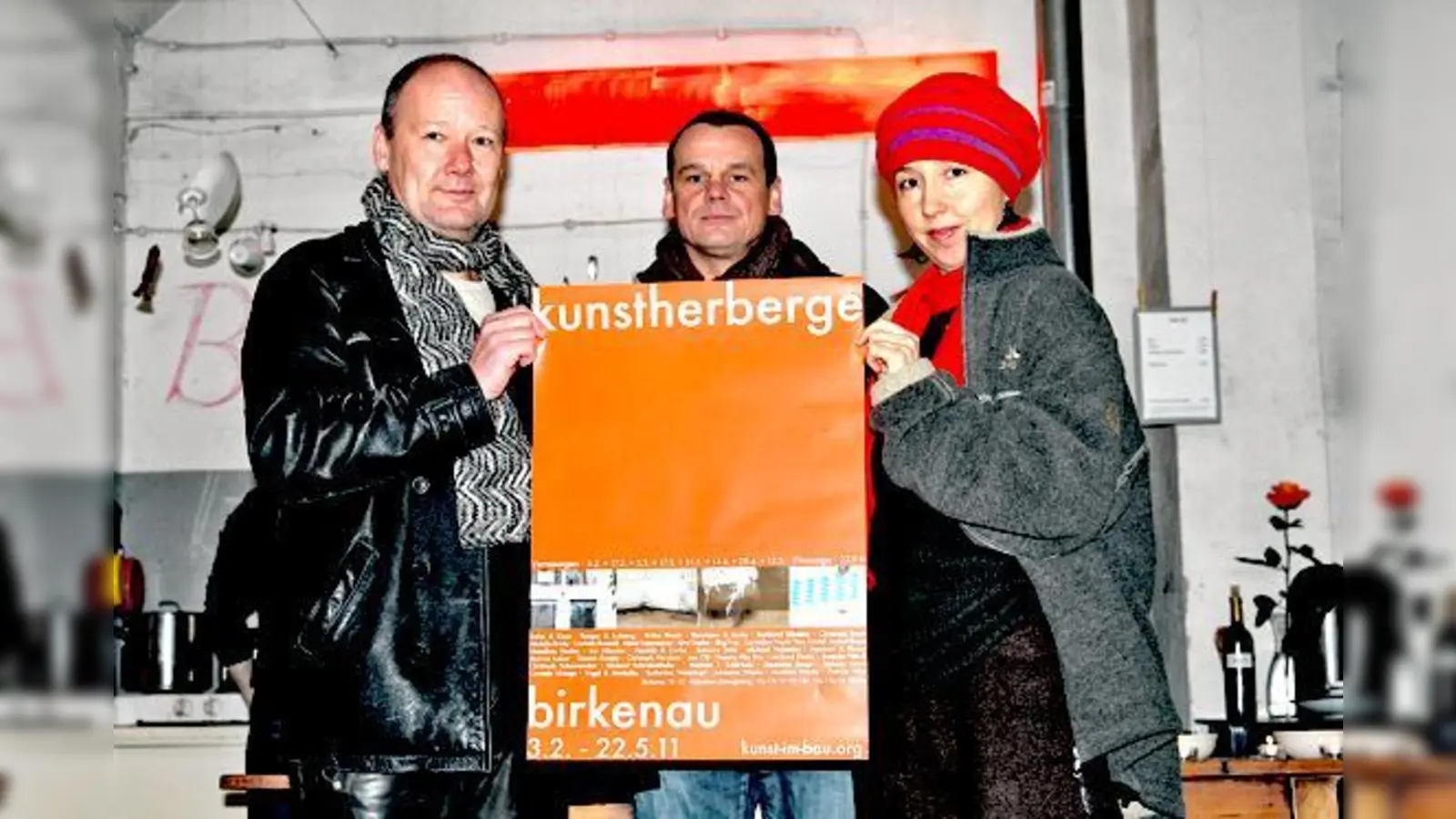Freuen sich über das Zustandekommen der »Kunstherberge Birkenau« (v. l.) Christoph Nicolaus, Uwe Binnberg und Marietta Schürholz.	 (Foto: mst)