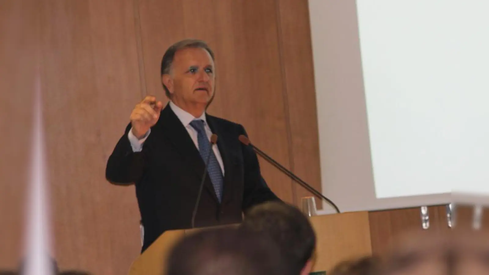 Referent Norbert Wieselhuber berichtete aus seinen Erfahrungen als Unternehmensberater und warb für bewährte Tugenden, wie Disziplin, Einsatzfreude und Ehrgeiz. (Foto: US)