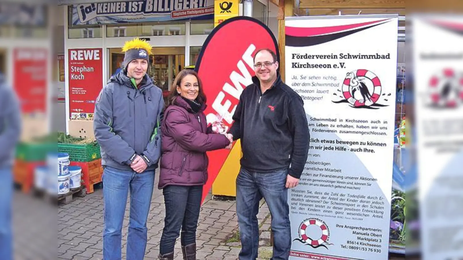 Von links: Udo Wessiepe, Manuela Obert und Marktleiter Stephan Koch.  (Foto: Privat)