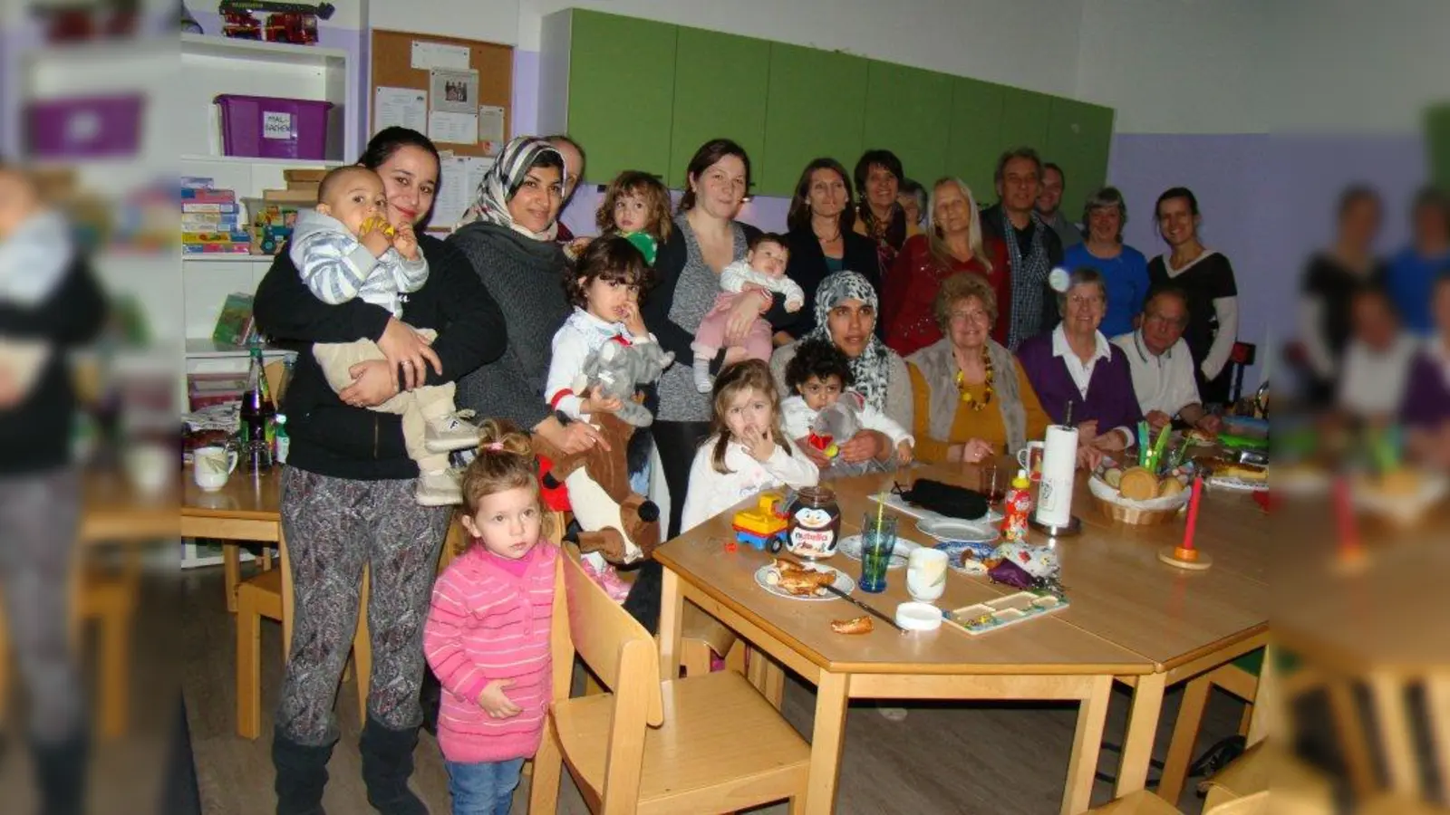 Die schöne neue Küche wurde gebührend eingeweiht. (Foto: pst)