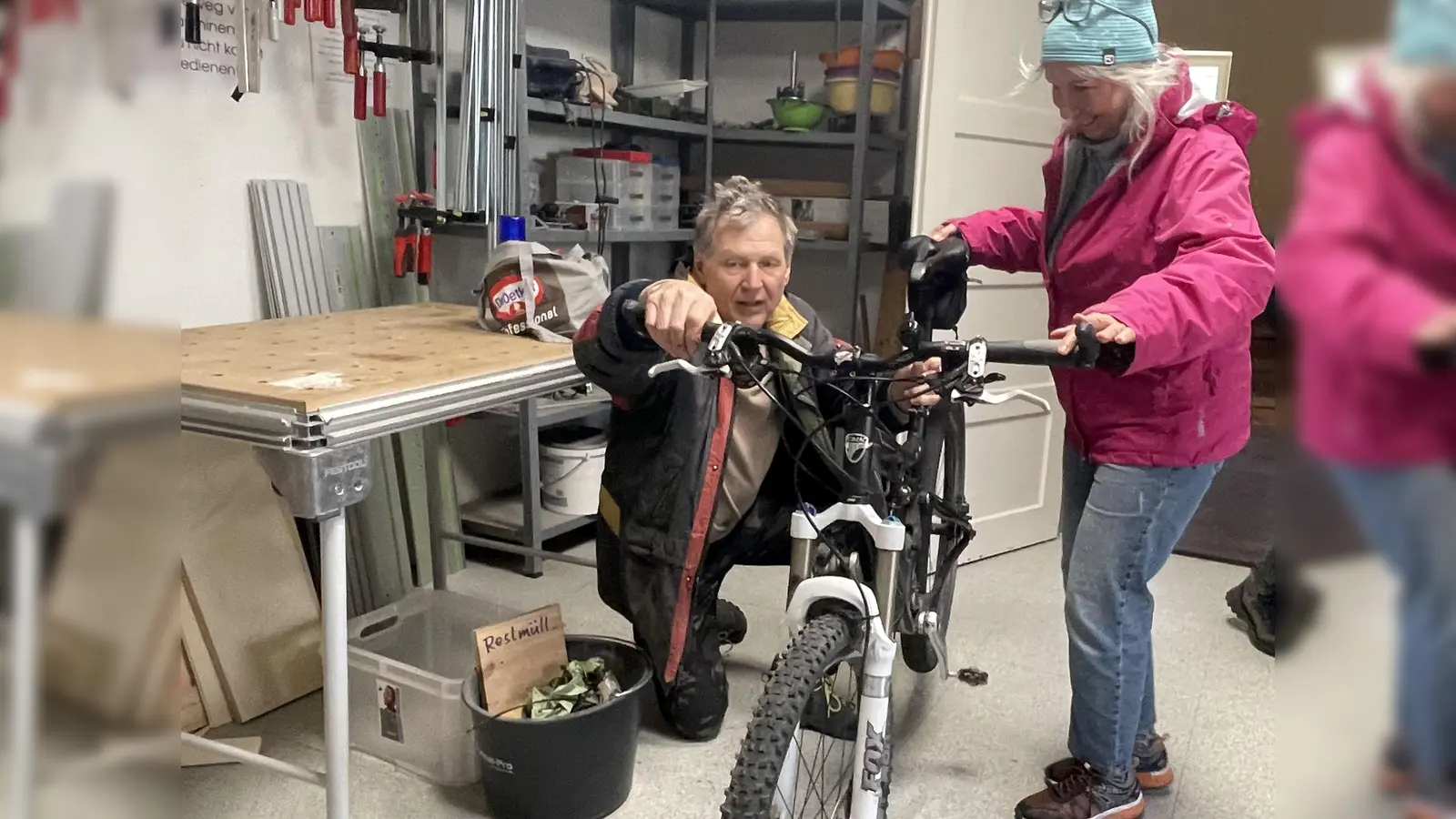 Zum Saisonstart bekommen die Fahrräder von Alois Laubenbacher einen Checkup. (Foto: pst)