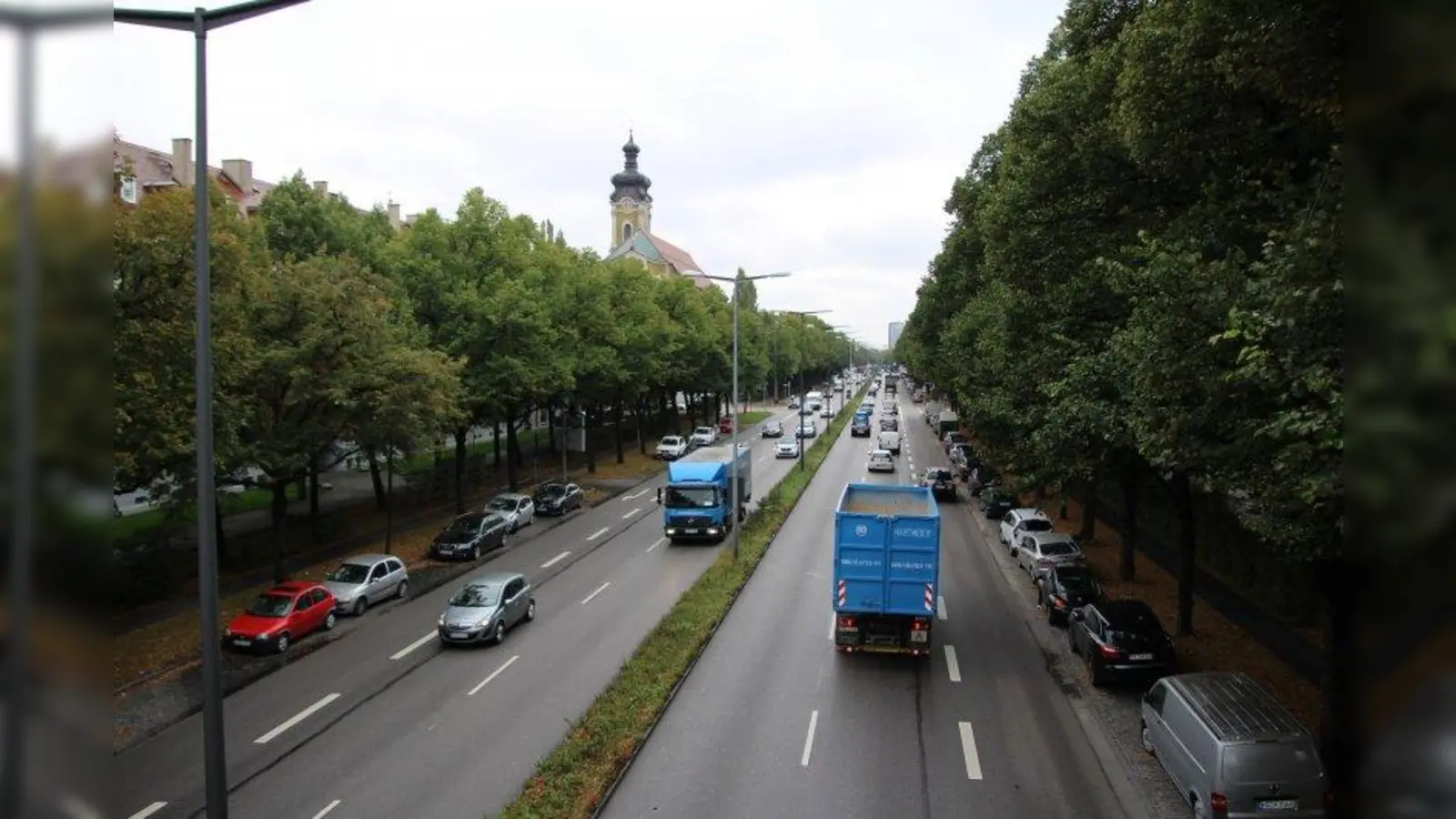 Luftqualität: Geht es nach dem Bezirksausschuss Neuhausen-Nymphenburg (BA 9), dann soll die EU-Richtlinie 2008/50/EG an der Landshuter Allee konsequenter umgesetzt werden. (Foto: sb)