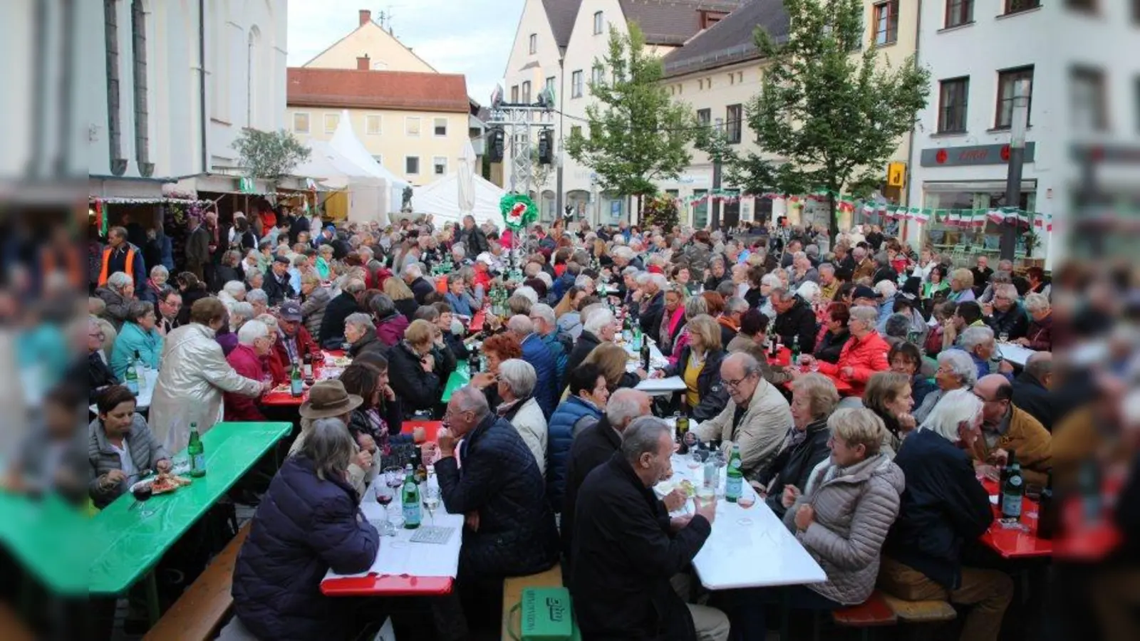 Gut besucht war der Kirchplatz am Donnerstag und am Freitag. (Foto: mka)