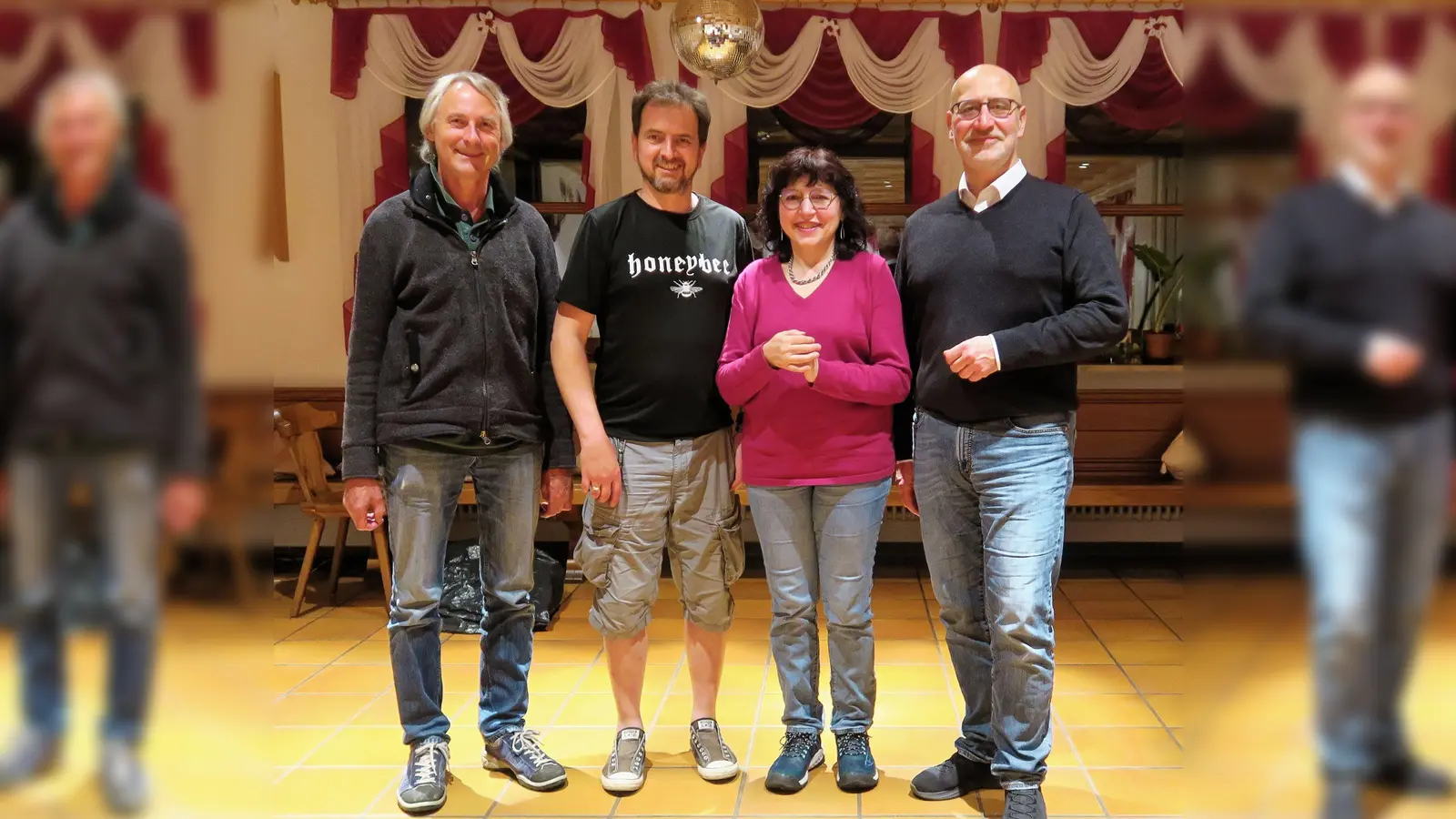 Neuer Vorstand: Manfred Huber (Kassier), Andy Röhrmoser (2. Vorsitzender), Christina P. Tarnikas (Schriftführerin), Franz Rudolf (1. Vorsitzender). (Foto: Imkerverein Anzing-Poing)