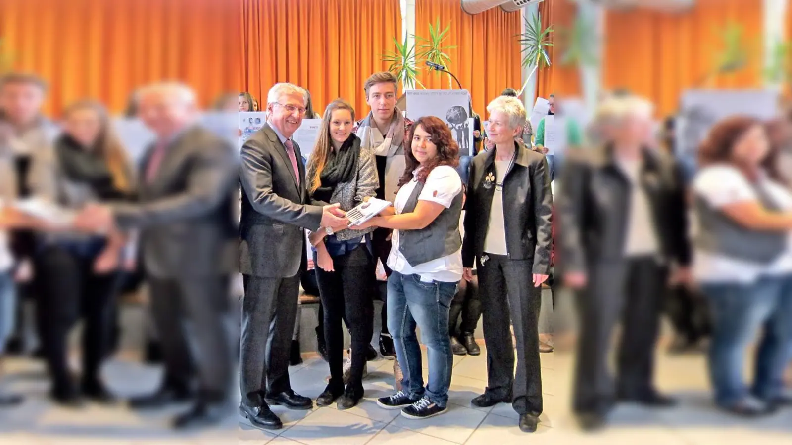 Ministerialbeauftragter Krück nahm die Sammlung mit Argumenten entgegen.	 (Foto: VA)