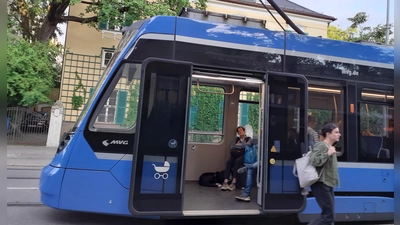 Welche Trambahnen, U-Bahnen und Busse trotz des Streiks fahren, entnimmt man am besten dem Internet oder der App MVGO oder den Anzeigen und Ansagen vor Ort.  (Foto: mha)