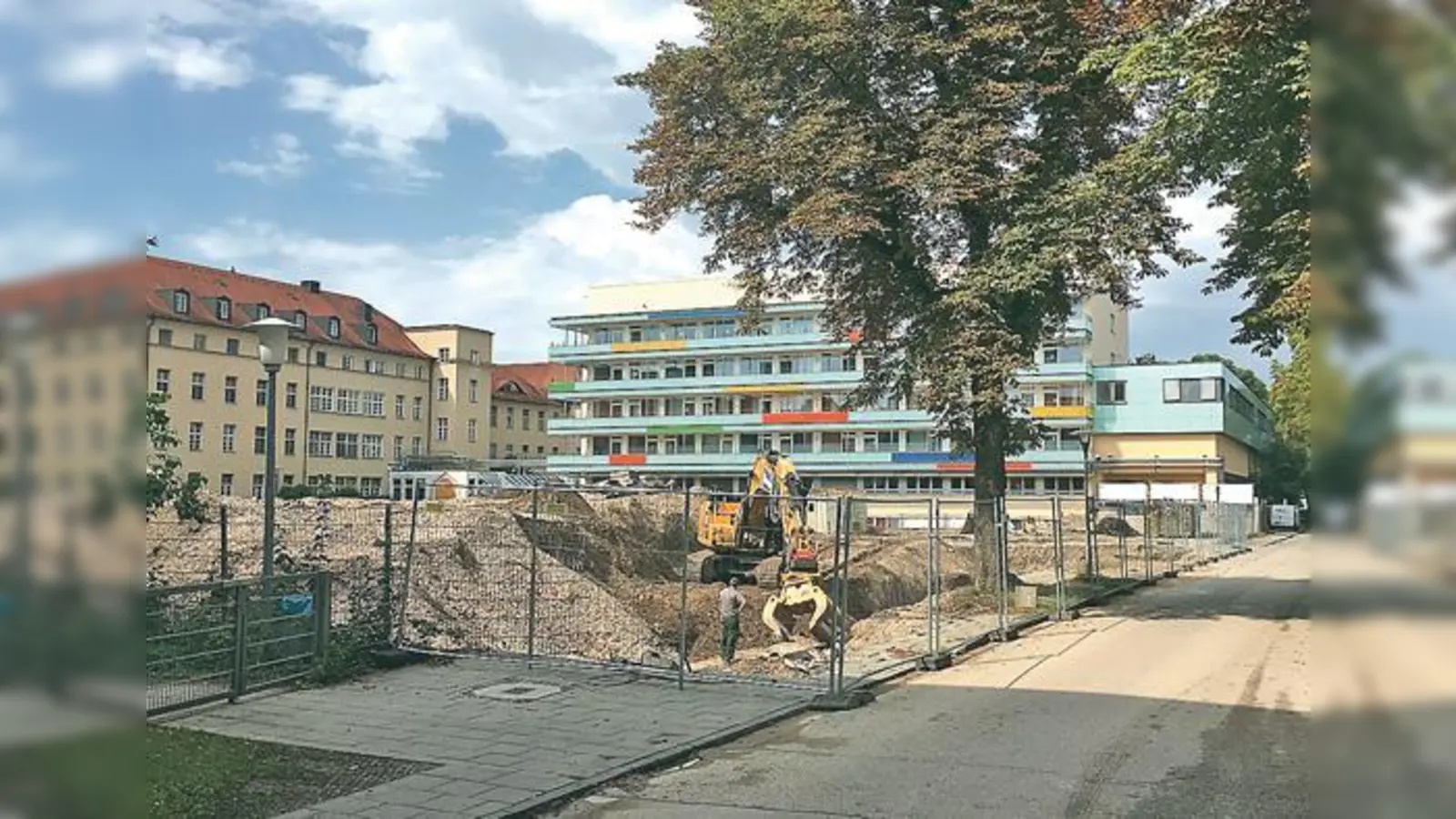 Erst wird nach unten gebaut, dann nach oben: Die ­Modernisierung des Klinikums Schwabing soll in etwa fünf Jahren abgeschlossen sein.	 (Foto: SKM)