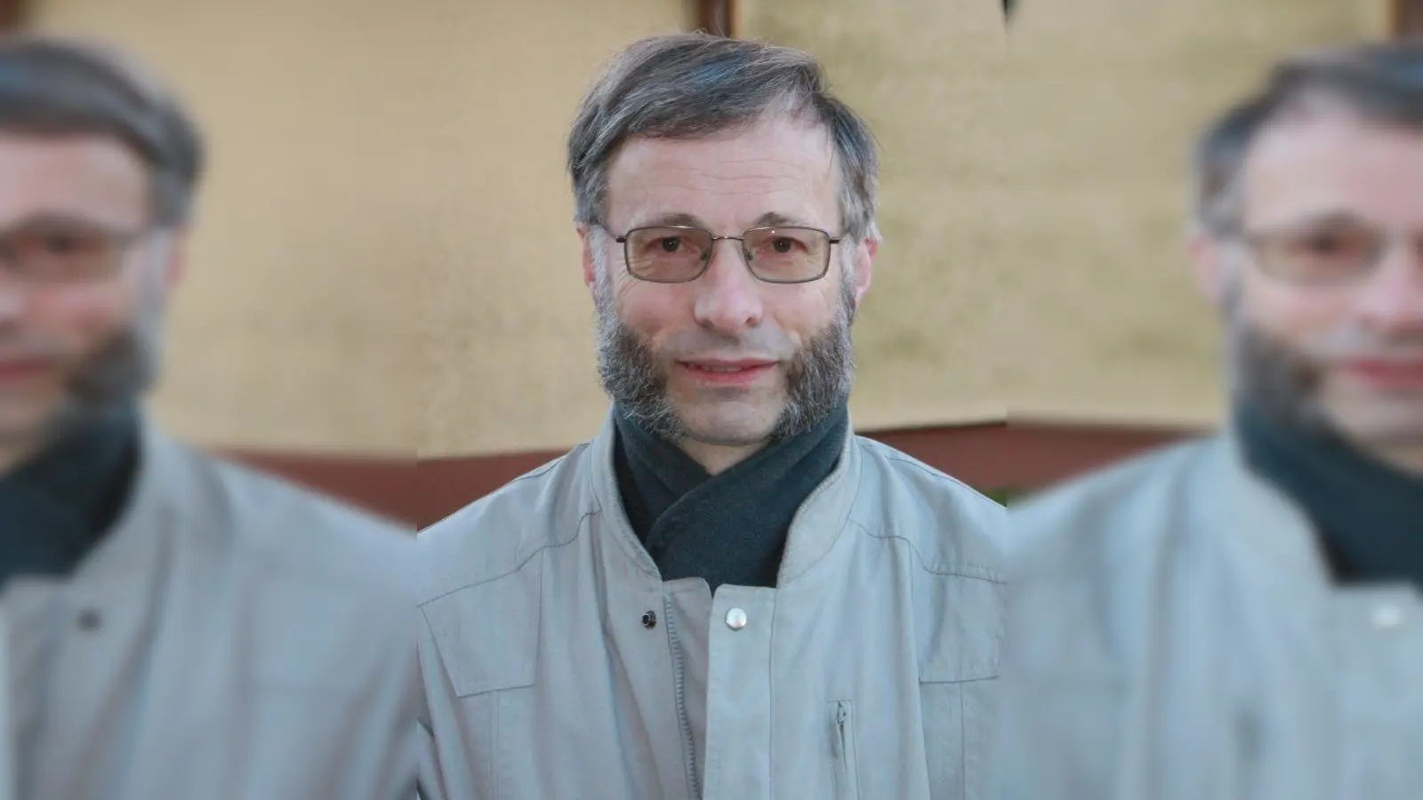 Esperantist Norbert Gütter bringt Interessierten die Plansprache näher. (Foto: job)