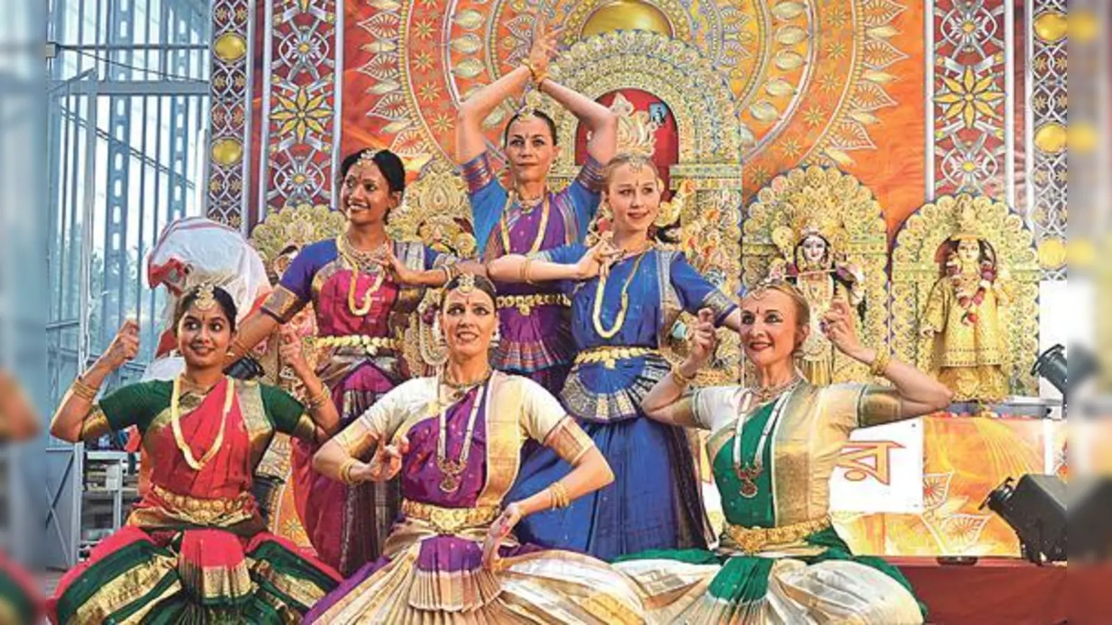 Exotisch mutet das Fest an: Es sind alle eingeladen, ob mit oder ohne Sari.  (Foto: VA)