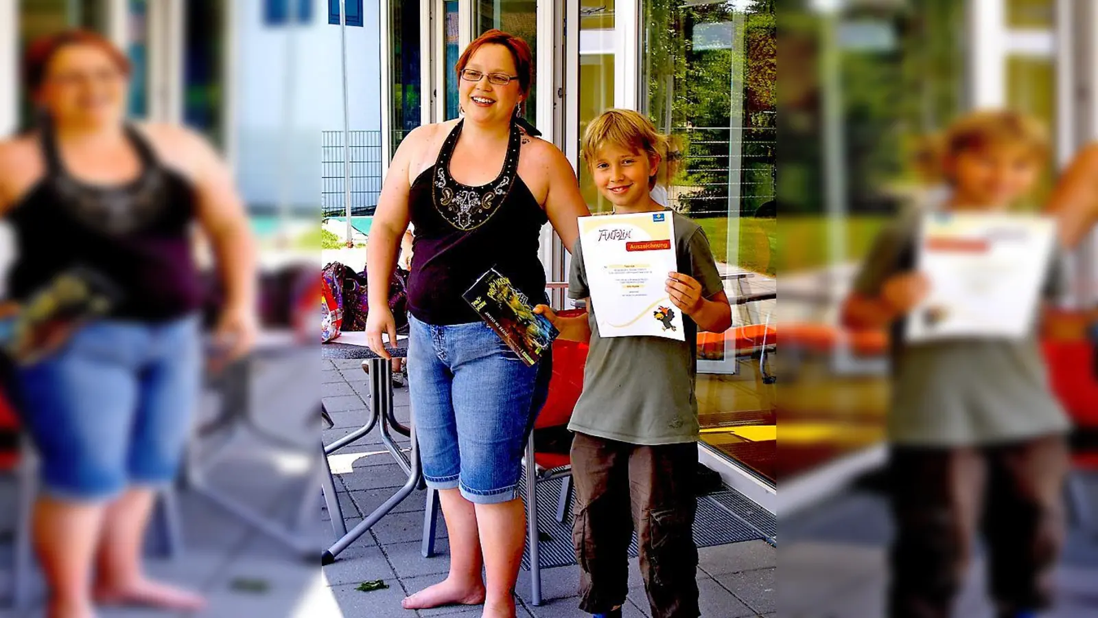 Hortleiterin Sandra Zumpfe freut sich mit dem Viertklässler Toivo Volk über den 1. Preis.  (Foto: VA)