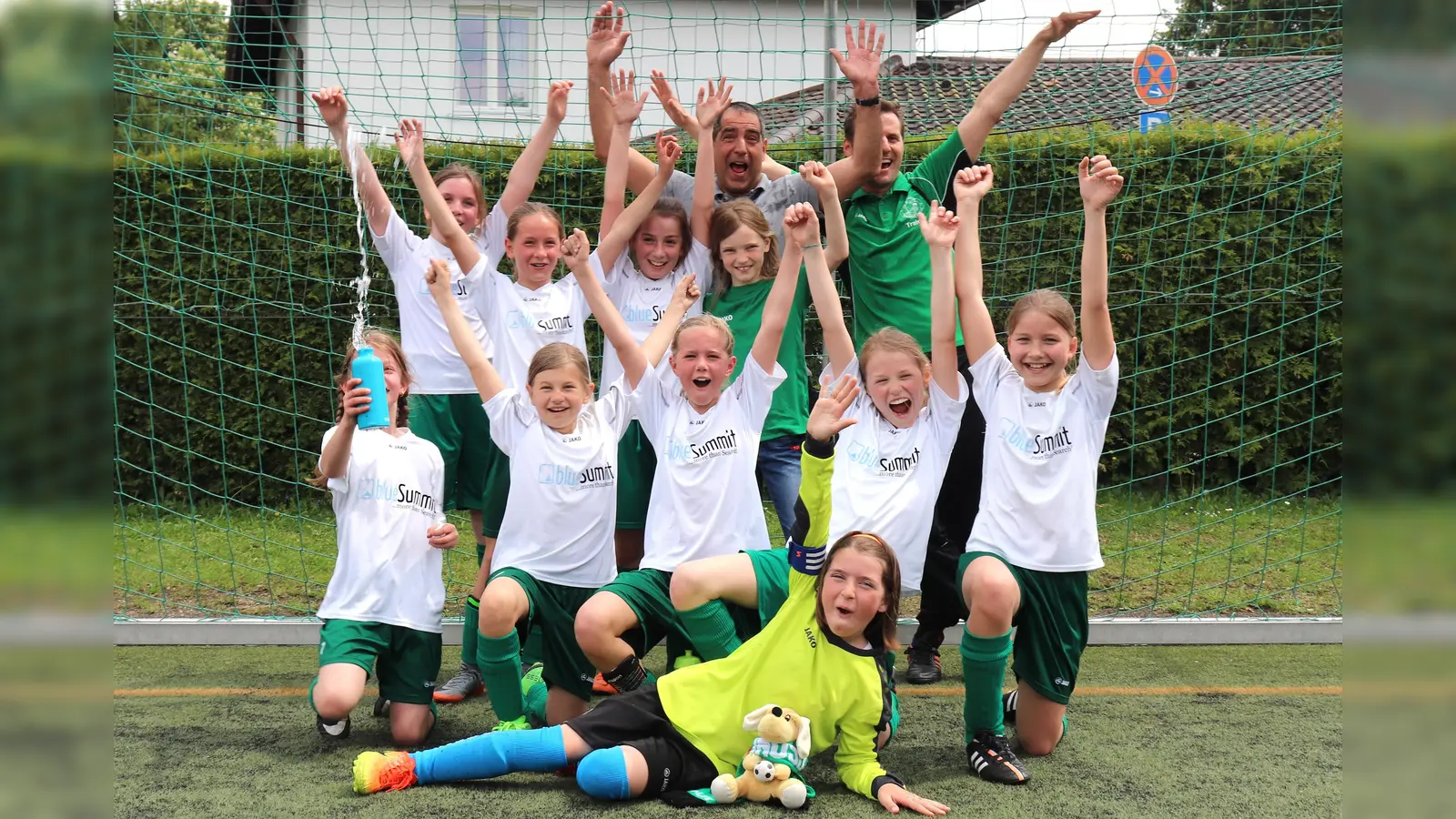 Die Mädels freuen sich über ihre Erfolgsspur. (Foto: Verein)