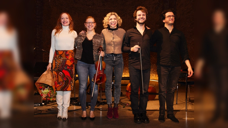 Die nouWell cousines mit Brigitte Hobmeier.<br>  (Foto: Johanna Link)